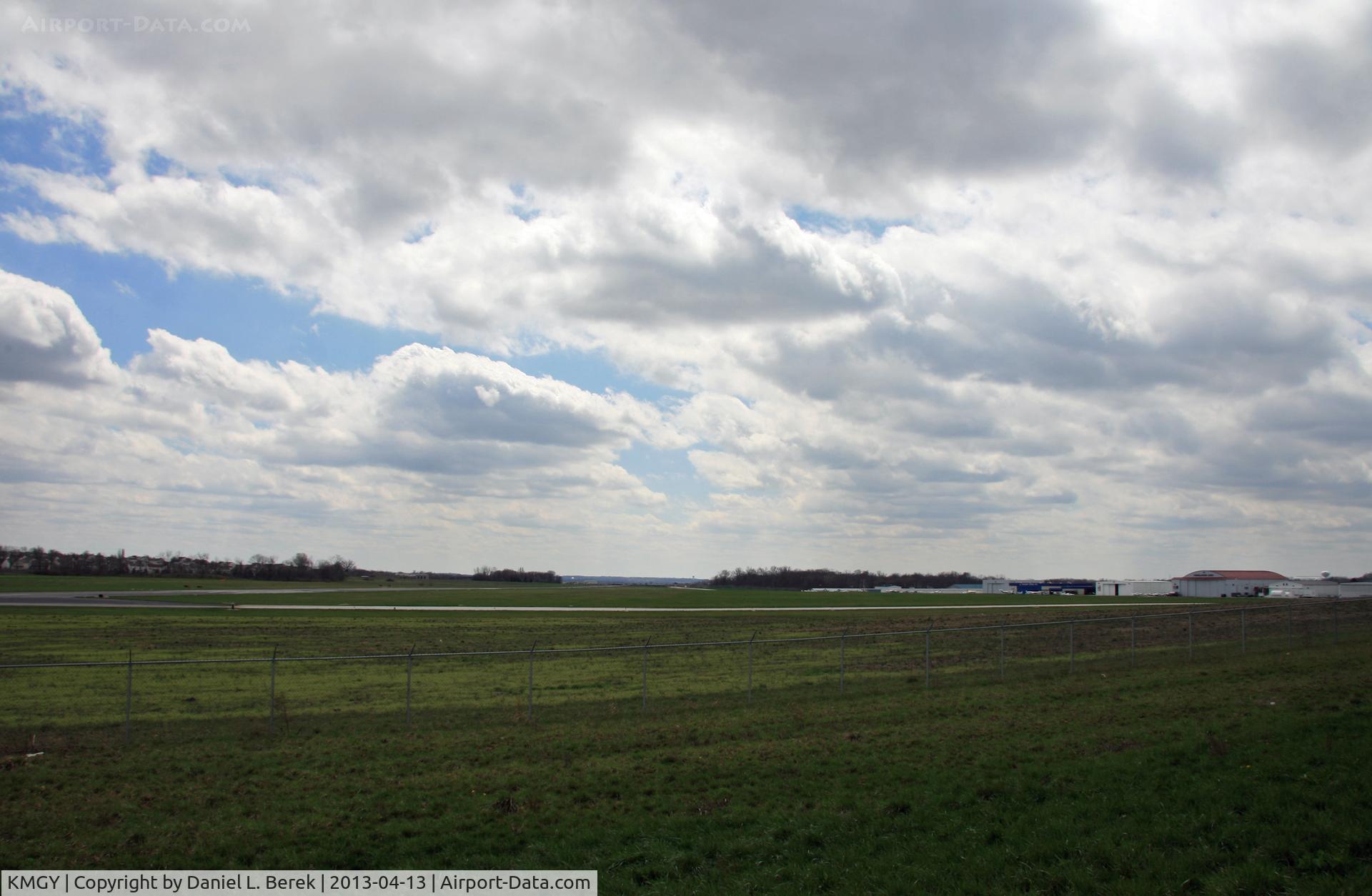 Dayton-wright Brothers Airport (MGY) - Dayton - Wright Brothers Airport, as seen from the southern end.  The buildings are all along the northern perimeter.
