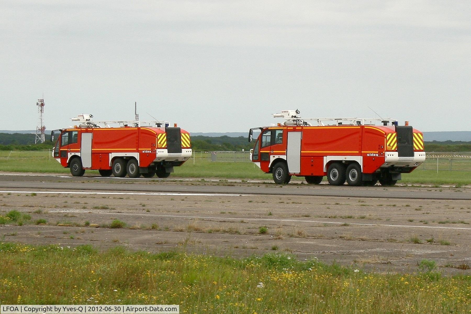 LFOA Airport - Fire Trucks, Avord Air Base (LFOA)