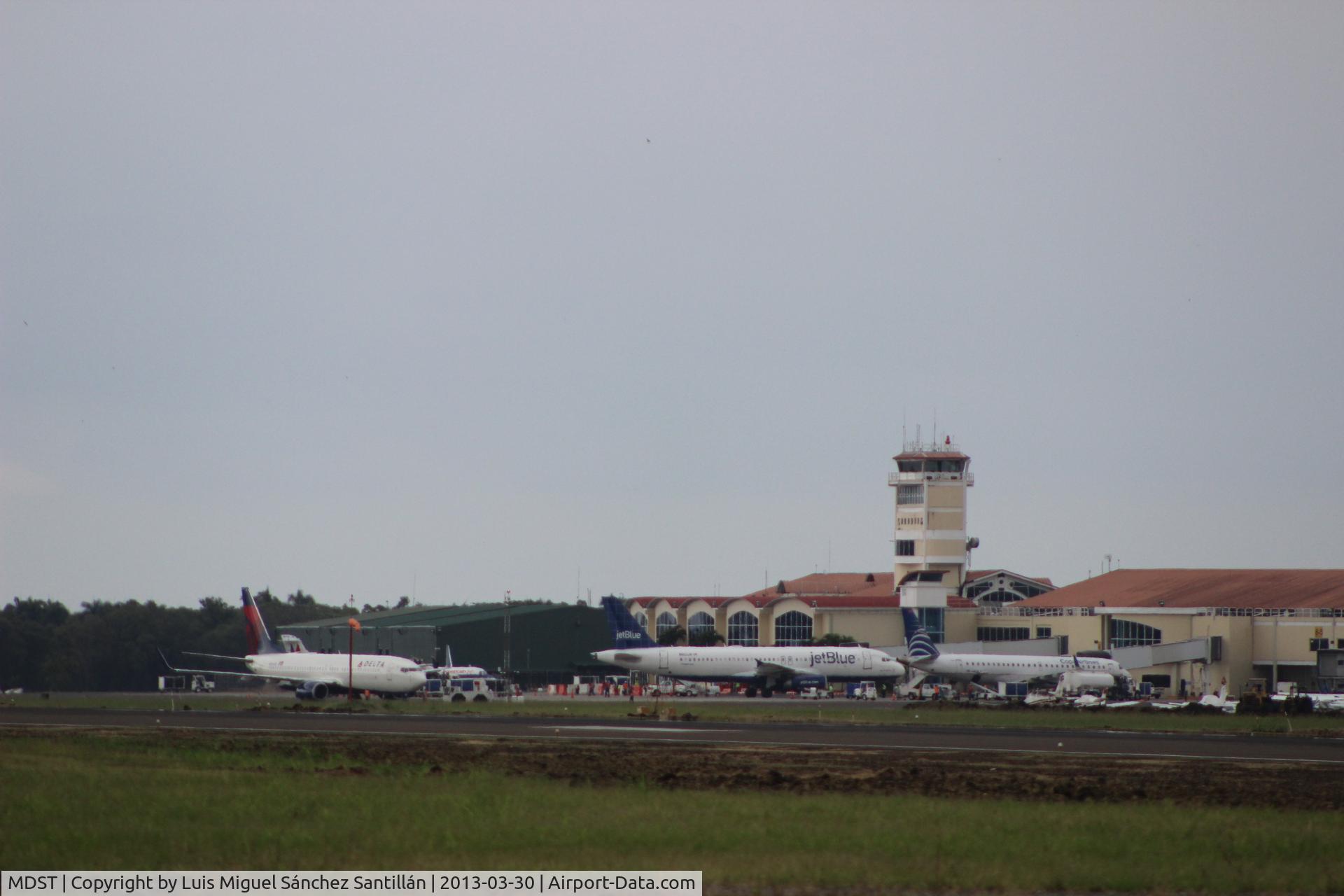 Cibao International Airport (Santiago Municipal), Santiago Dominican Republic (MDST) - Airport view. Delta Air Lines Boeing 737-800 (N3747D), American Eagle ATR-72 (N322AC), JetBlue Airbus A320 (N662JB), Copa Colombia Embraer ERJ-190 (HK-4454)