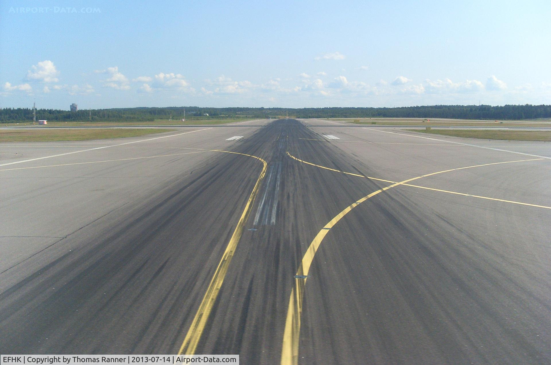 Helsinki-Vantaa Airport, Vantaa Finland (EFHK) - Runway 04R-22L