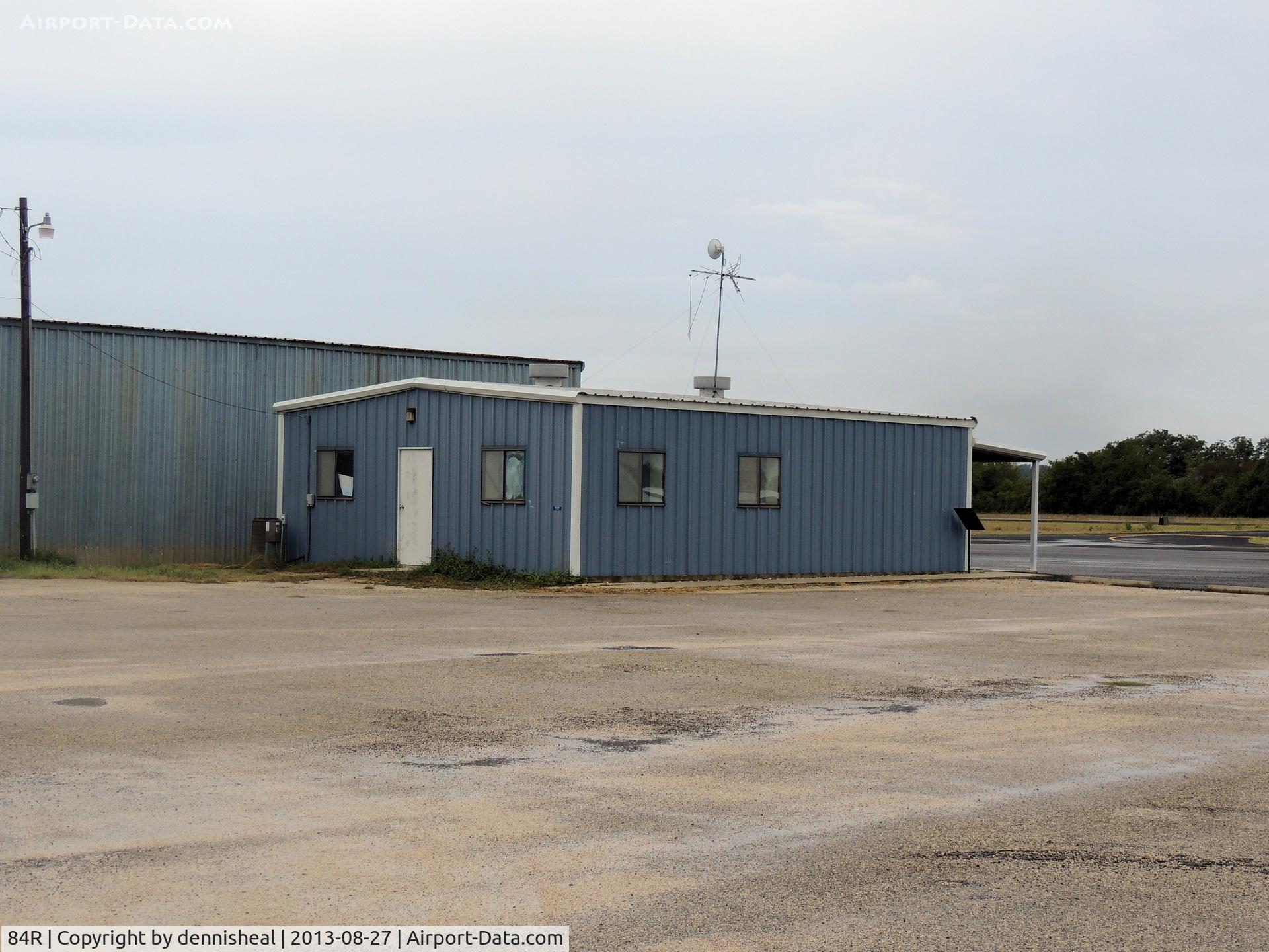 Smithville Crawford Municipal Airport (84R) - AIRPORT OFFICE