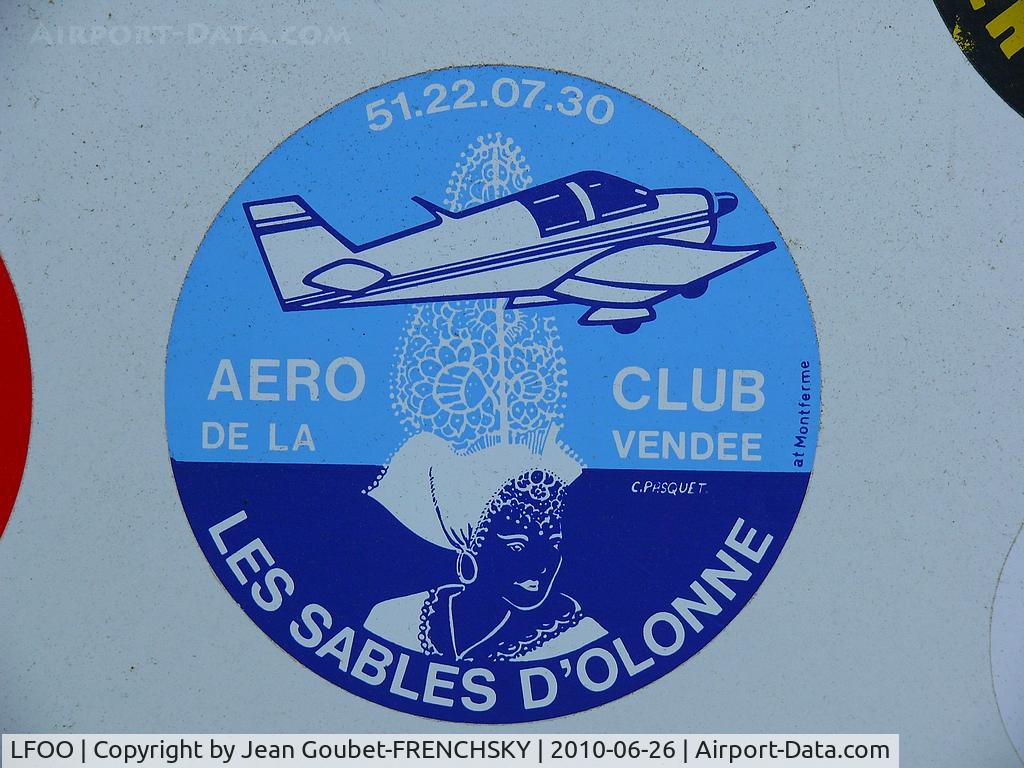 Les Sables-d'Olonne Talmont Airport, Les Sables-d'Olonne France (LFOO) - L’Aéroclub de la Vendée, aux Sables d’Olonne, propose le plaisir de survoler le site exceptionnel de la Côte de Lumière, pour ses membres, une école de pilotage. Installé sur l’aérodrome des Sables-Talmont, l’Aéroclub dispose de 3 avions (pour l’école). 
