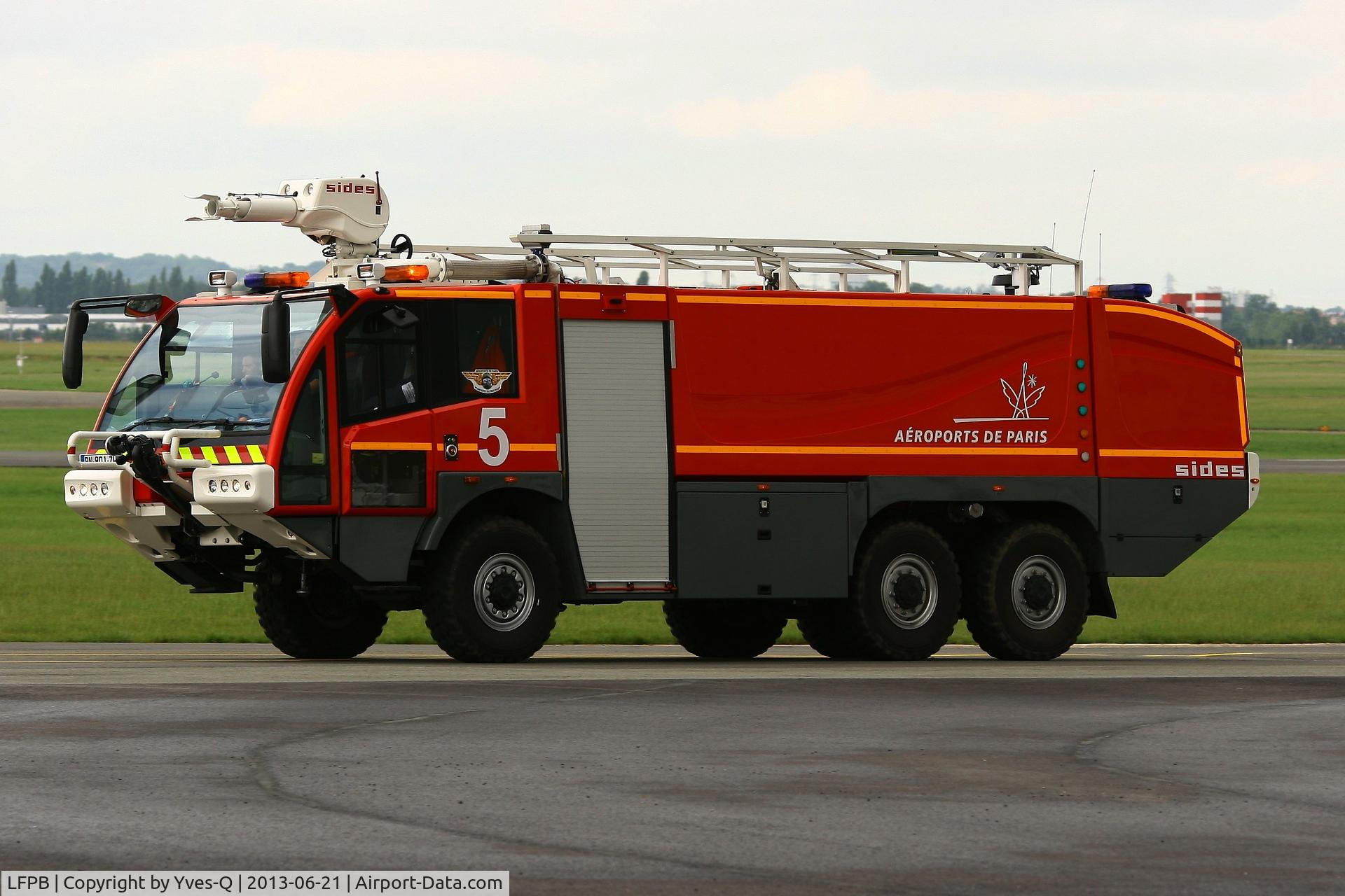 Paris Airport,  France (LFPB) - Fire Truck, during Paris-Le Bourget Air Show 2013 (LFPB-LBG)