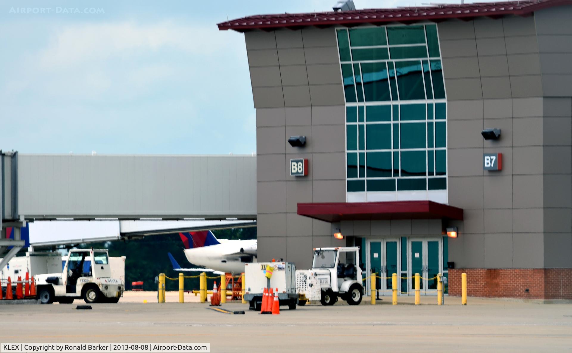 Blue Grass Airport (LEX) - Gates B8-B7 Lexington