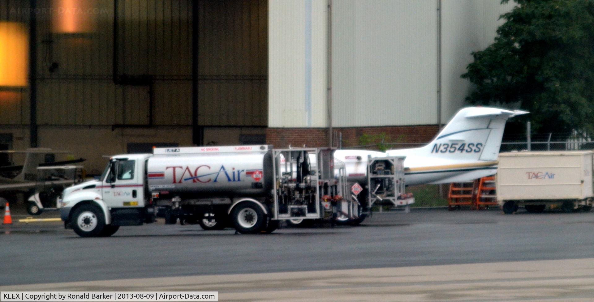 Blue Grass Airport (LEX) - Refueling operation Lexington