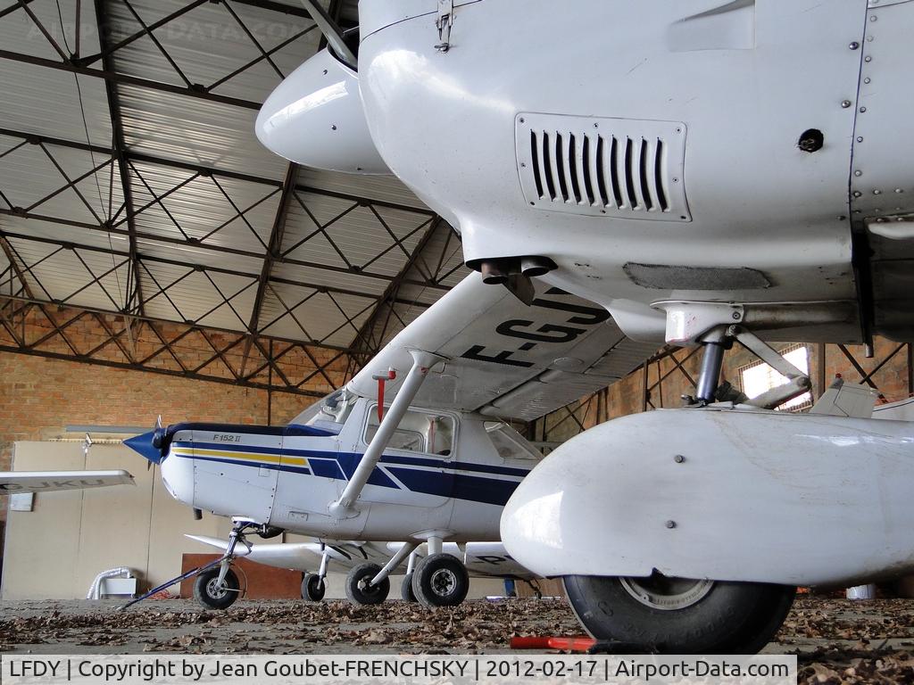 Bordeaux Yvrac Airport, Bordeaux France (LFDY) - Bordeaux Yvrac Aéroclub (BYAC)