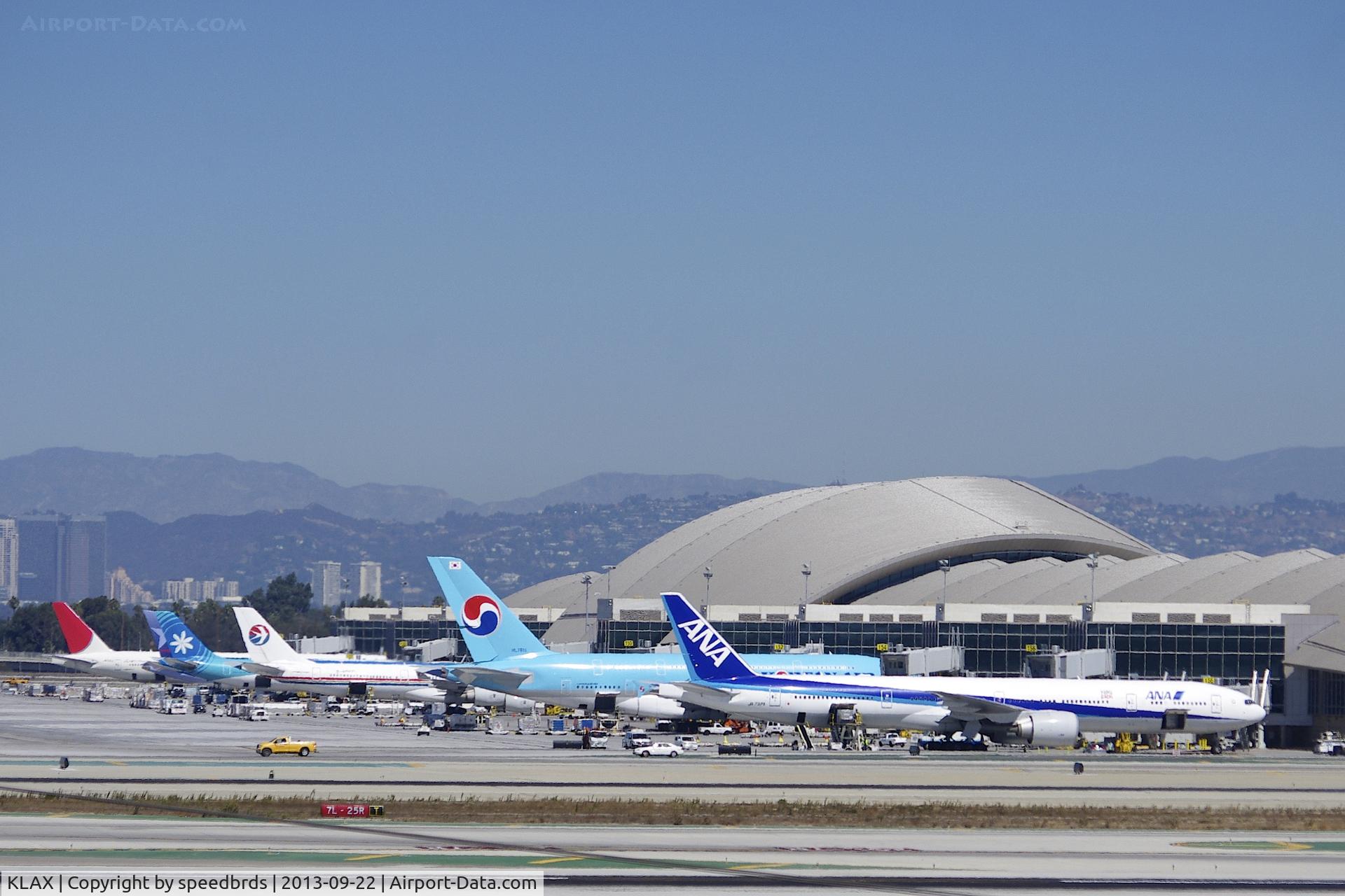 Los Angeles International Airport (LAX) - Tom Bradley International Terminal