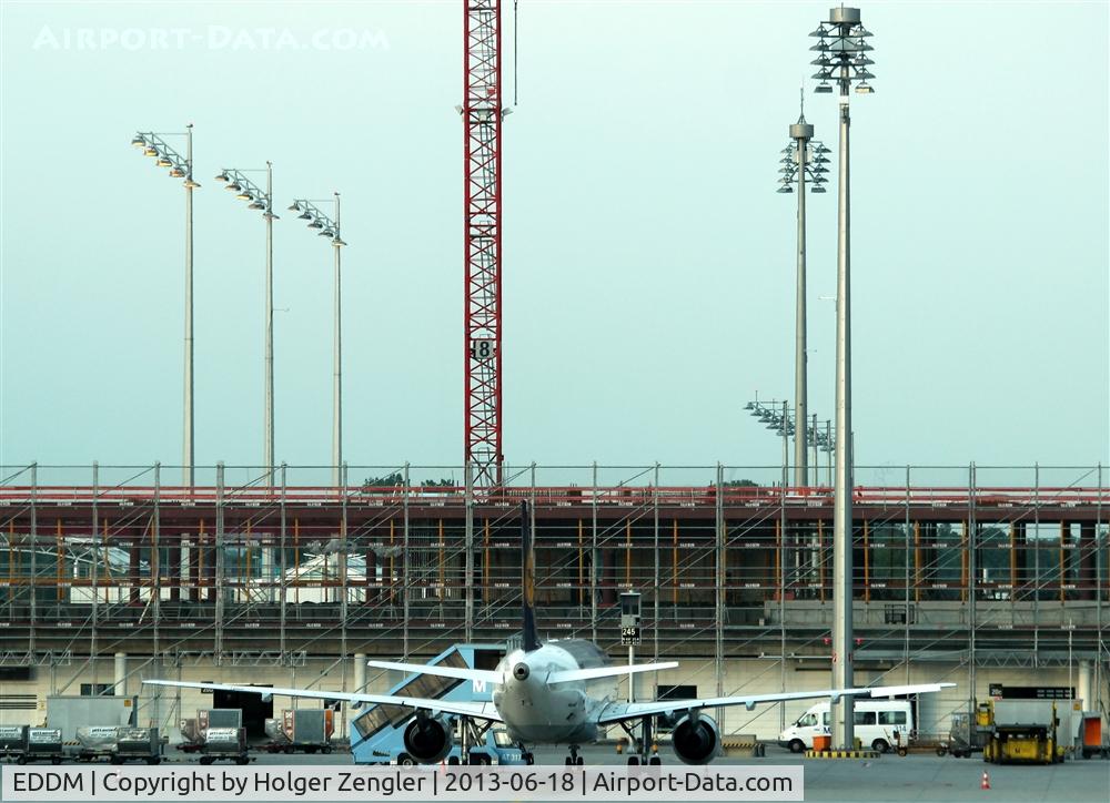 Munich International Airport (Franz Josef Strauß International Airport), Munich Germany (EDDM) - Situation opposite to Terminal 2 where a new Terminal is growing up....