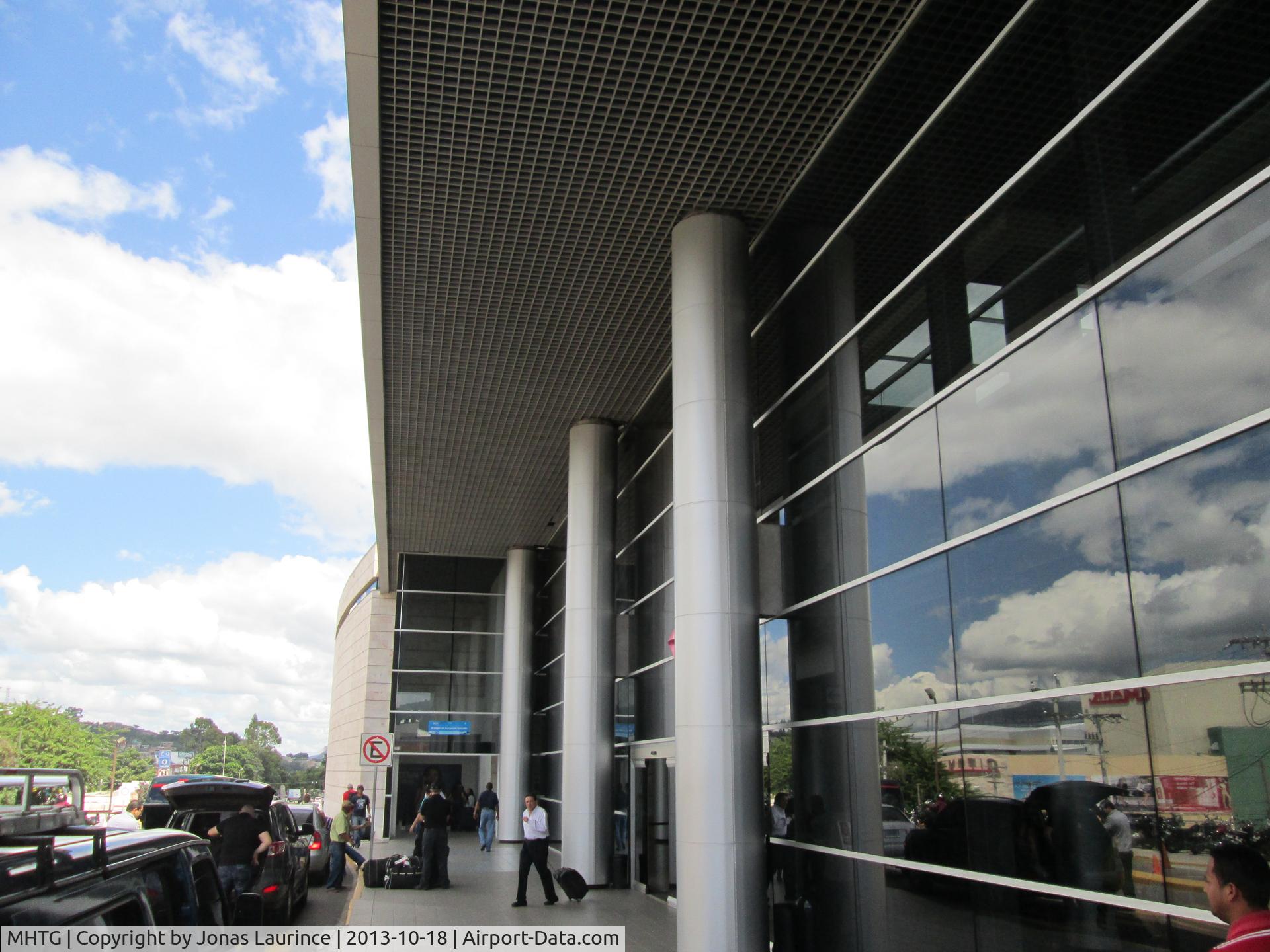 Toncontín International Airport, Tegucigalpa Honduras (MHTG) - Entrance of the Toncontin International Airport of Tegucigalpa