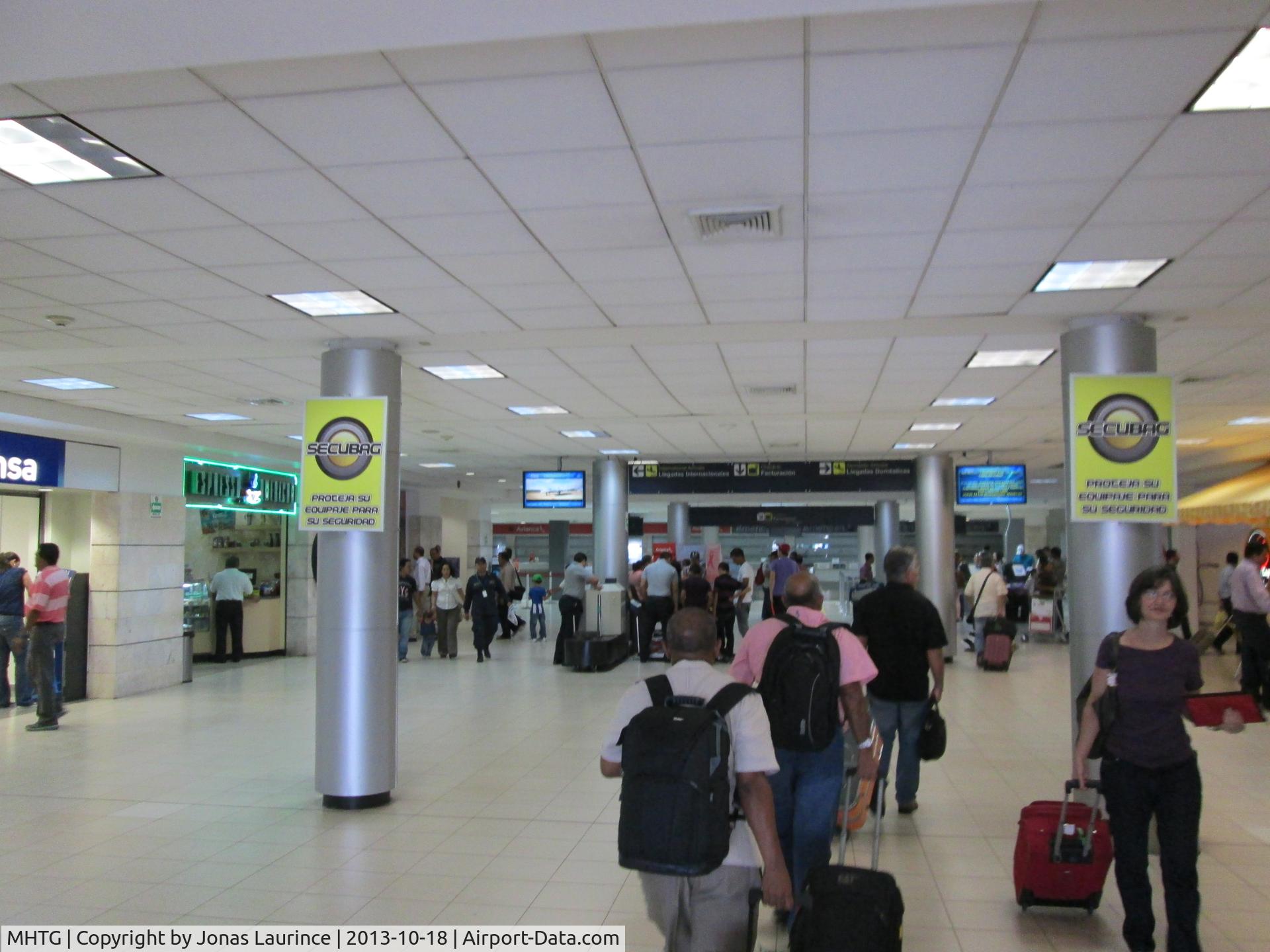 Toncontín International Airport, Tegucigalpa Honduras (MHTG) - Inside the Toncontin International Airport of Tegucigalpa
