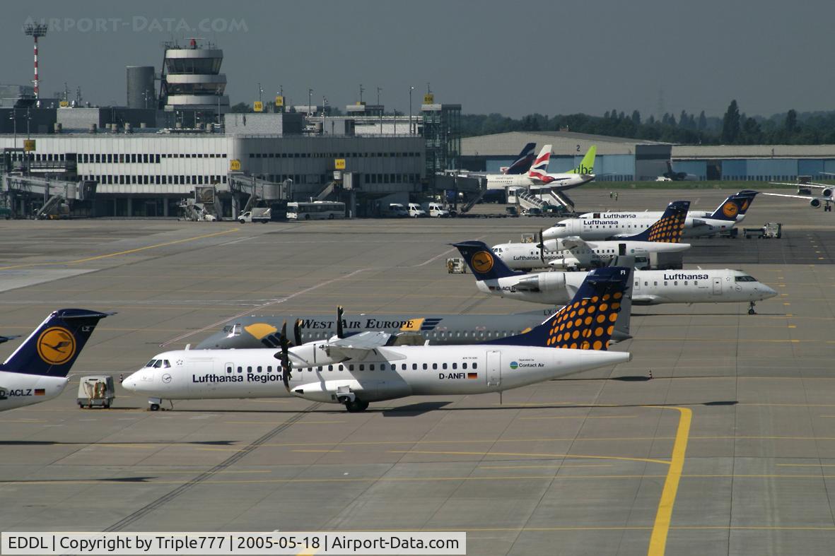 Düsseldorf International Airport, Düsseldorf Germany (EDDL) - spotters terras railwaystation