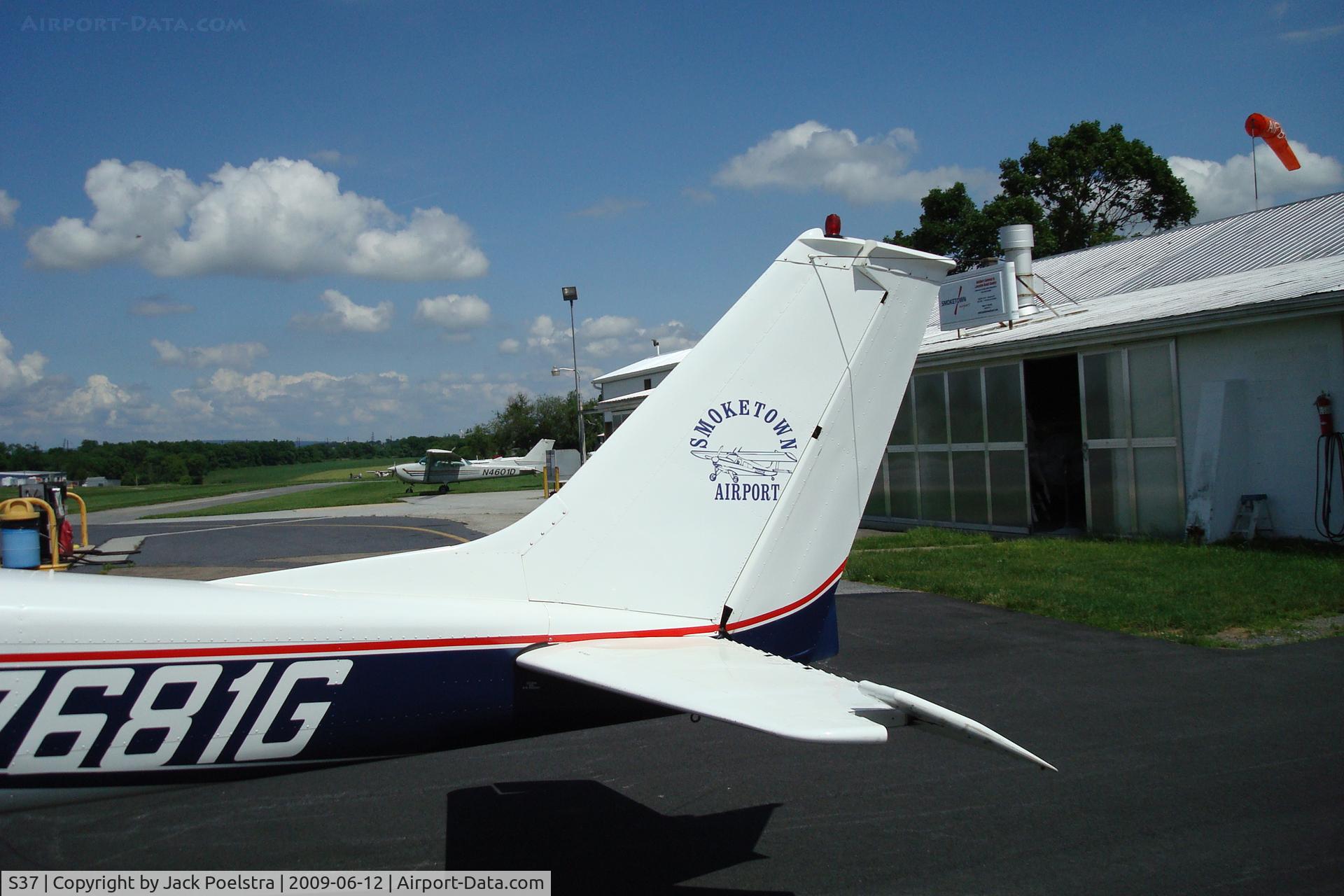 Smoketown Airport (S37) - smoketown airport