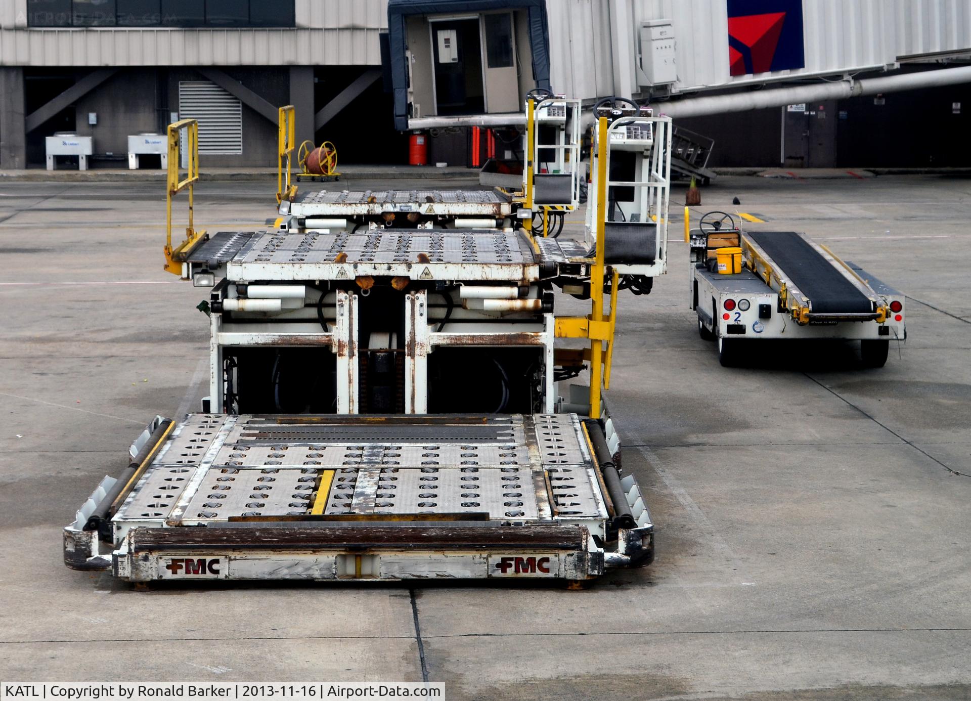 Hartsfield - Jackson Atlanta International Airport (ATL) - Container loader Atlanta