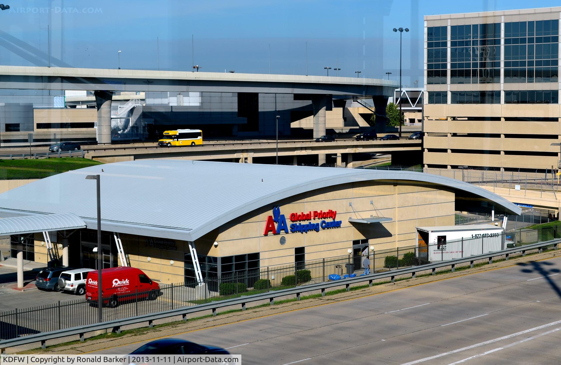 Dallas/fort Worth International Airport (DFW) - American Airlines Shop DFW