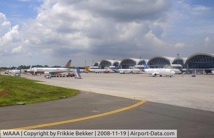 Hasanuddin Airport, Makassar / Ujung Pandang, South Sulawesi Indonesia (WAAA) - The apron from taxiway
