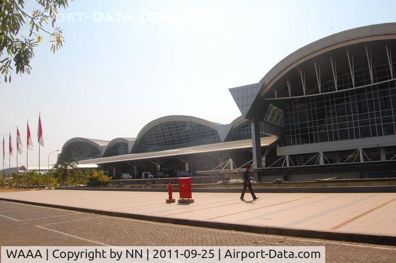 Hasanuddin Airport, Makassar / Ujung Pandang, South Sulawesi Indonesia (WAAA) - Sultan Hasanuddin International Airport, Makassar, South Sulawesi - Indonesia. Exterior of the Terminal building