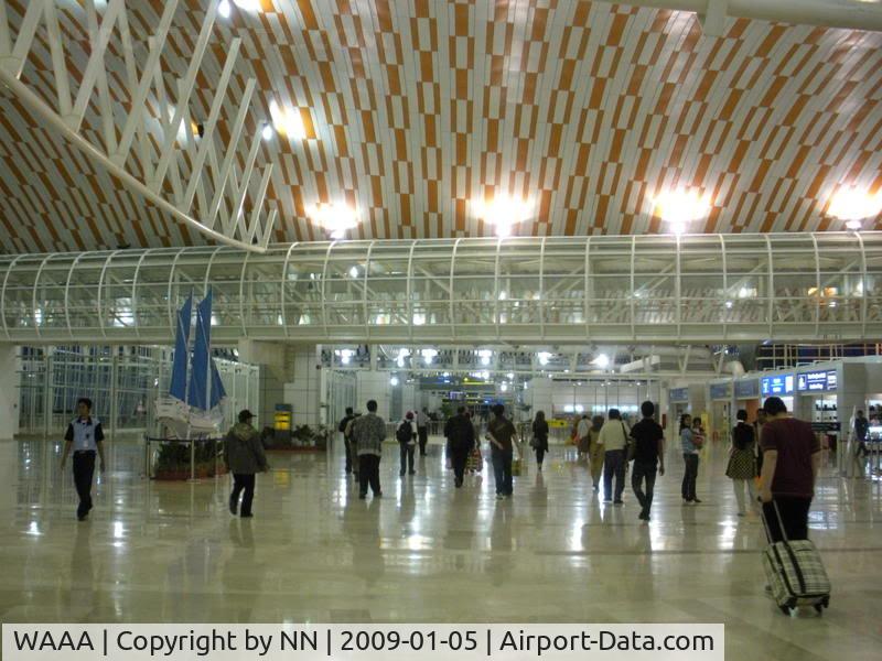 Hasanuddin Airport, Makassar / Ujung Pandang, South Sulawesi Indonesia (WAAA) - Sultan Hasanuddin International Airport, Makassar, South Sulawesi - Indonesia. Interior of the Terminal building
