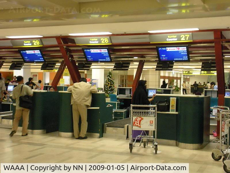 Hasanuddin Airport, Makassar / Ujung Pandang, South Sulawesi Indonesia (WAAA) - Sultan Hasanuddin International Airport, Makassar, South Sulawesi - Indonesia. Interior of the Terminal building