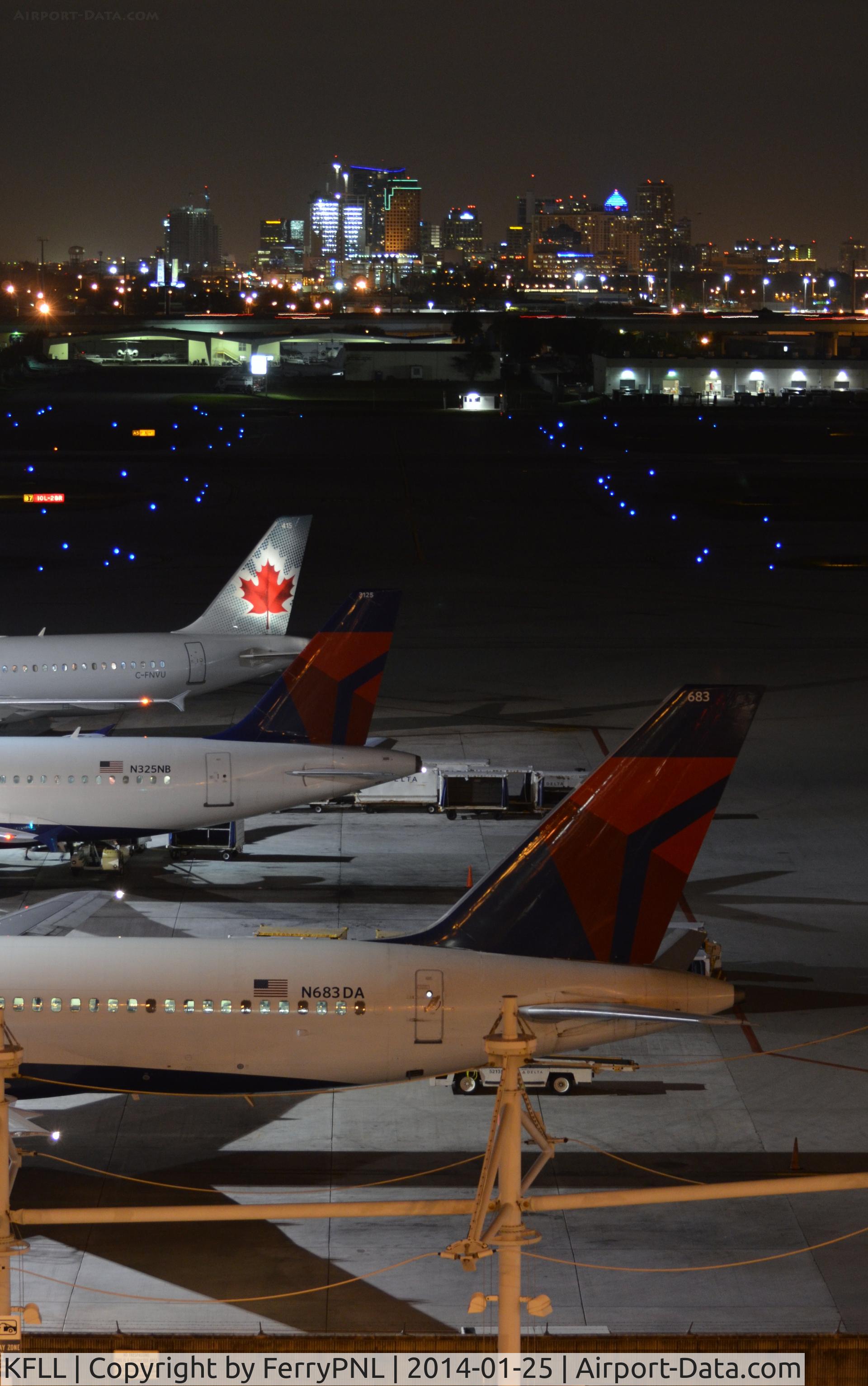 Fort Lauderdale/hollywood International Airport (FLL) - Nice view of FLL downtown over FLL terminal 2.