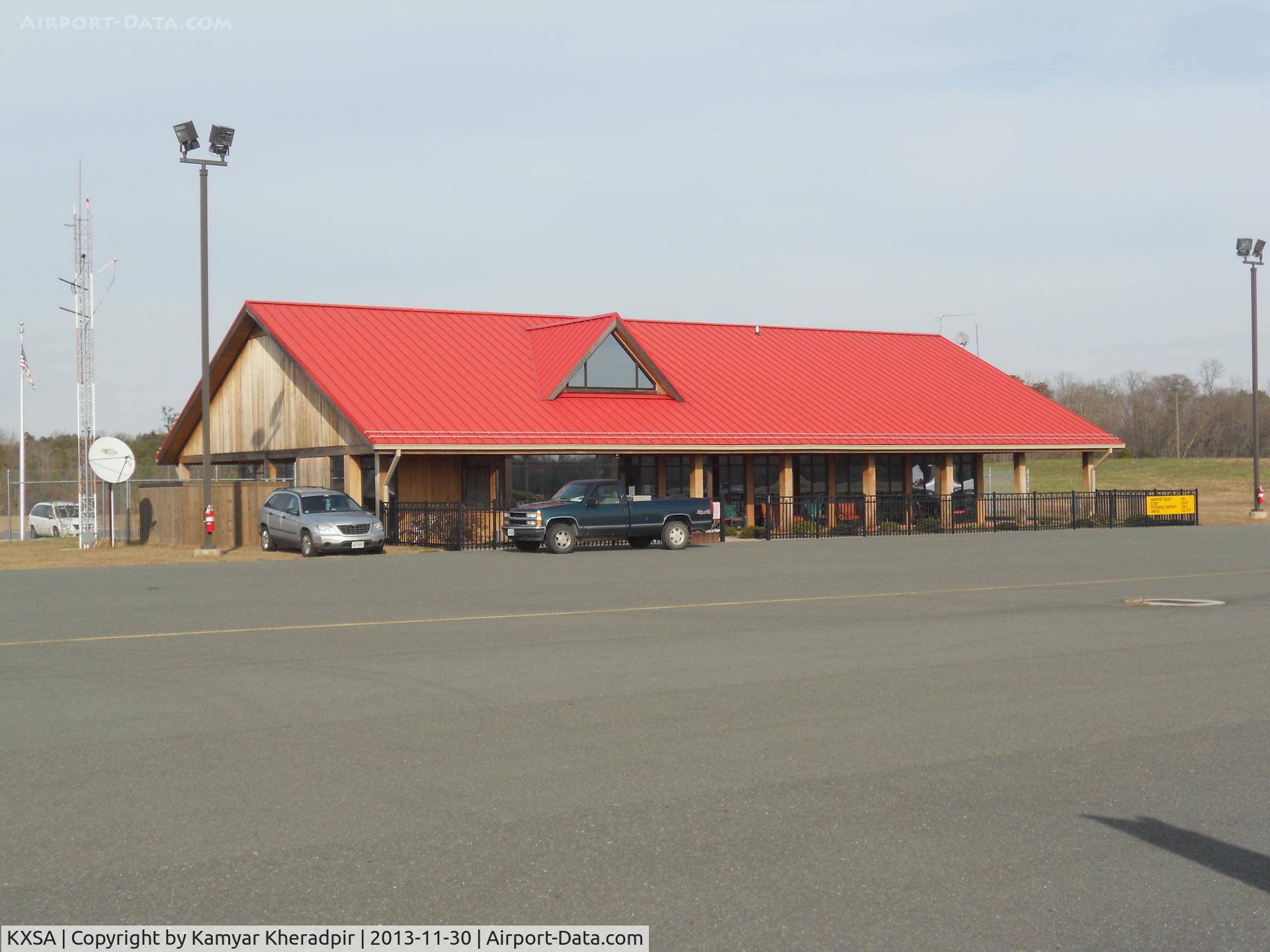 Tappahannock-essex County Airport (XSA) - Short stop on a sunny but cold day.