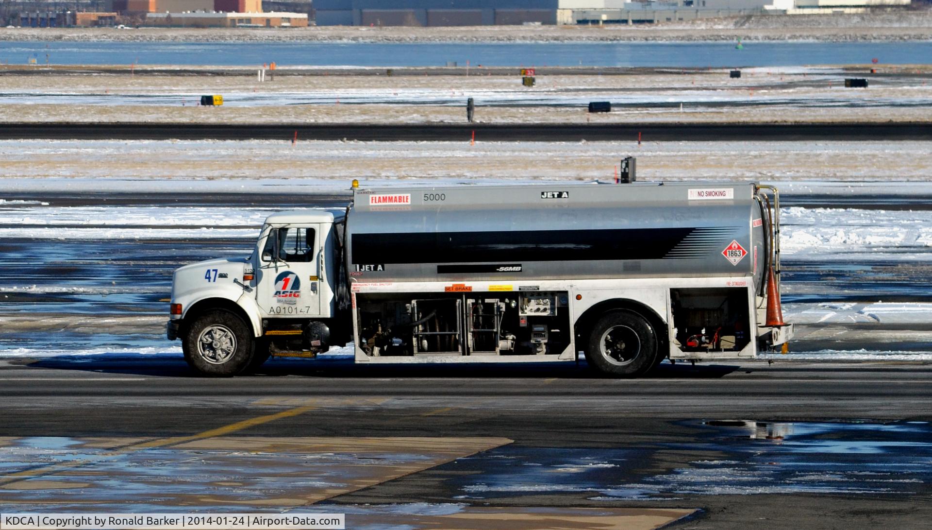 Ronald Reagan Washington National Airport (DCA) - Jet A fuel truck AO 10147 National