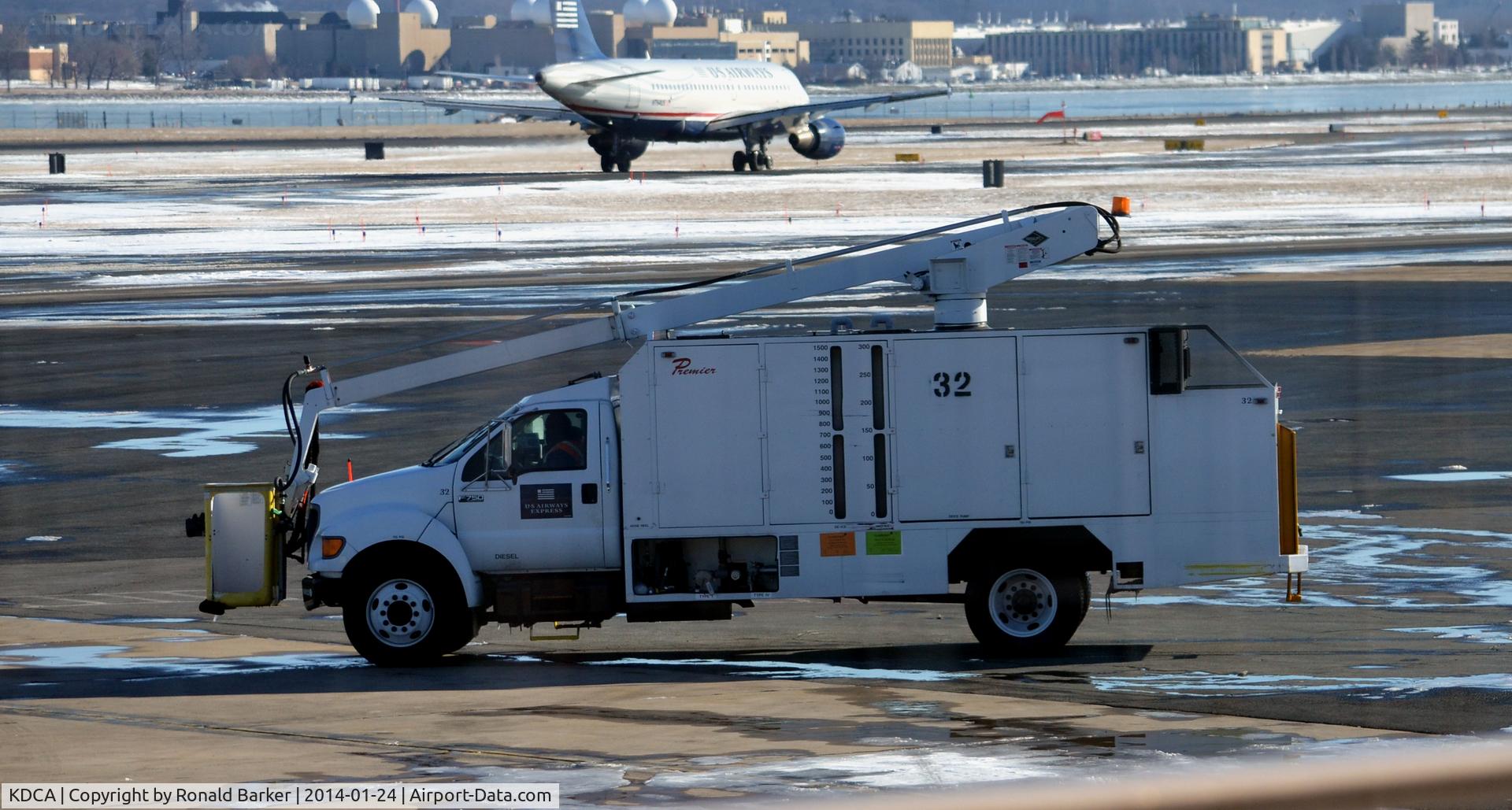 Ronald Reagan Washington National Airport (DCA) - De-icing truck number 32 National 