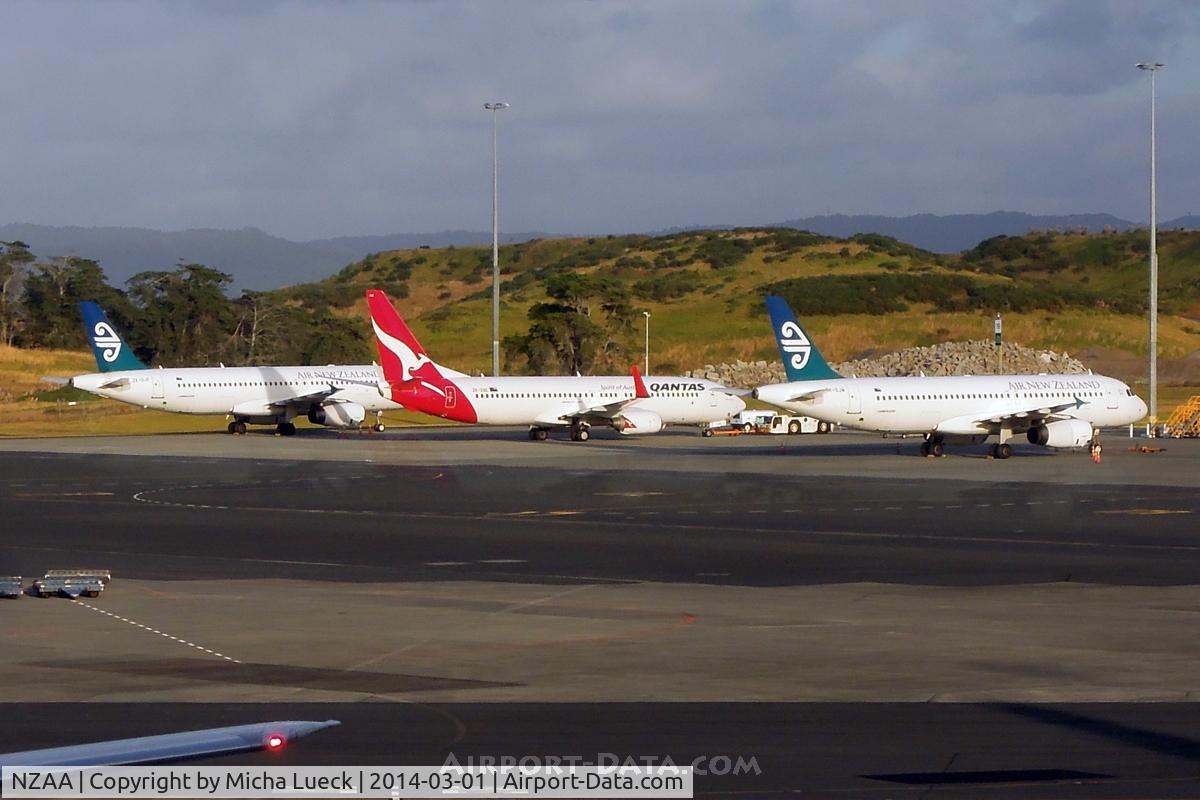 Auckland International Airport, Auckland New Zealand (NZAA) - Trans-Tasman rivals in the morning sun