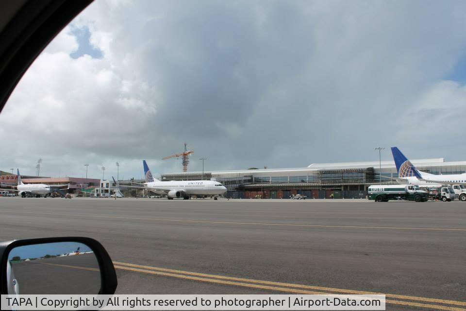 VC Bird International Airport, Saint John's, Antigua Antigua and Barbuda (TAPA) - United line up 
