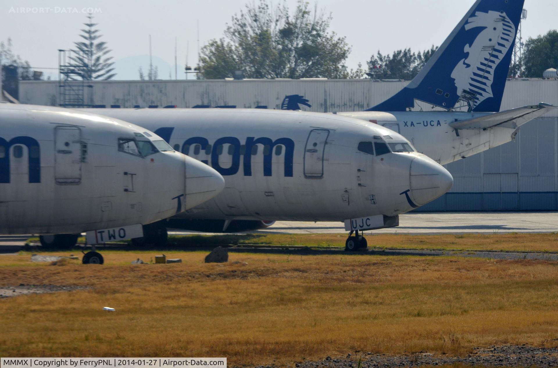 Lic. Benito Juárez International Airport, Mexico City, Distrito Federal Mexico (MMMX) - Remnants of Aviacsa parked up at MEX