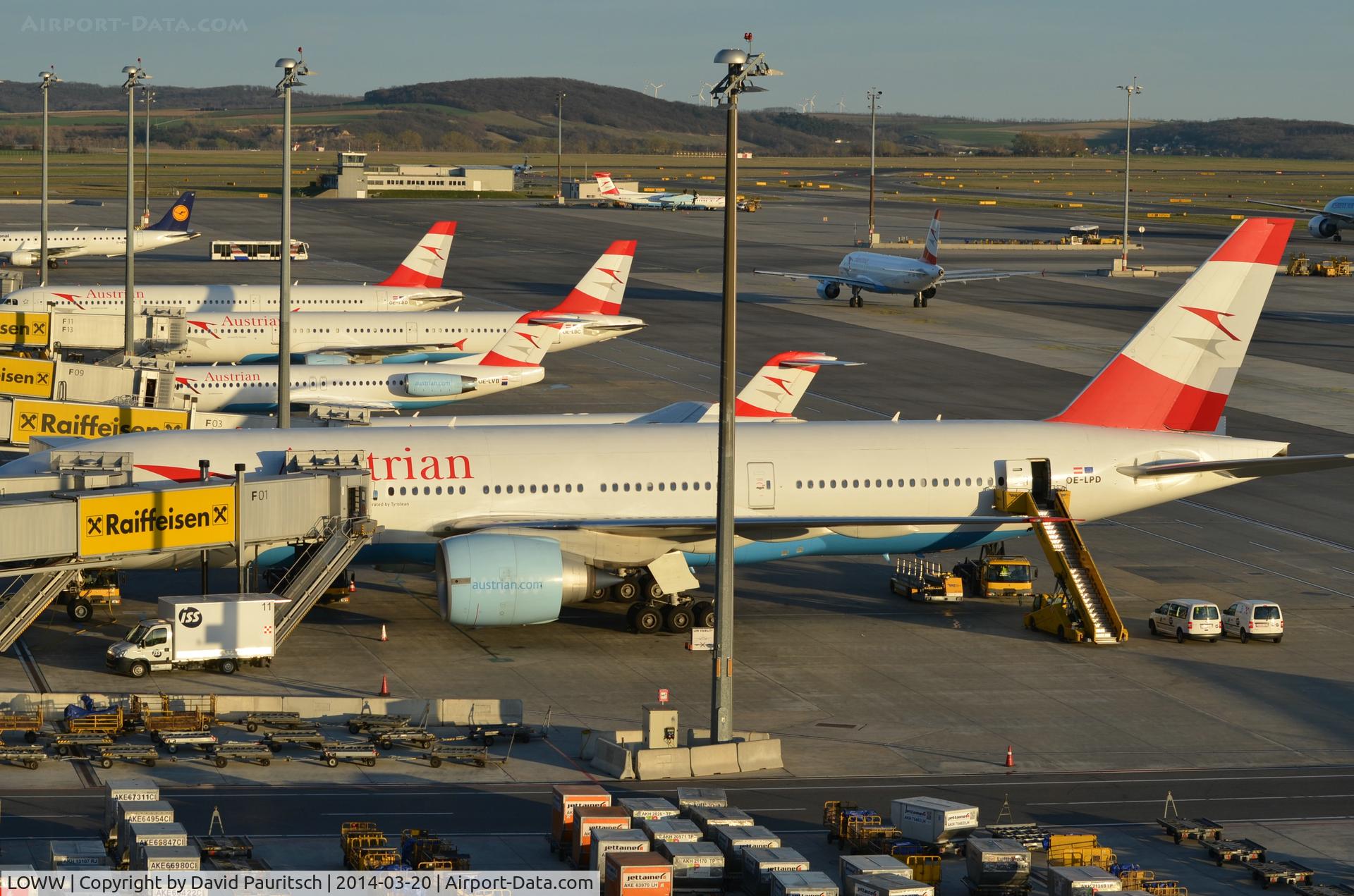 Vienna International Airport, Vienna Austria (LOWW) - Skylink, alias Check-In 3