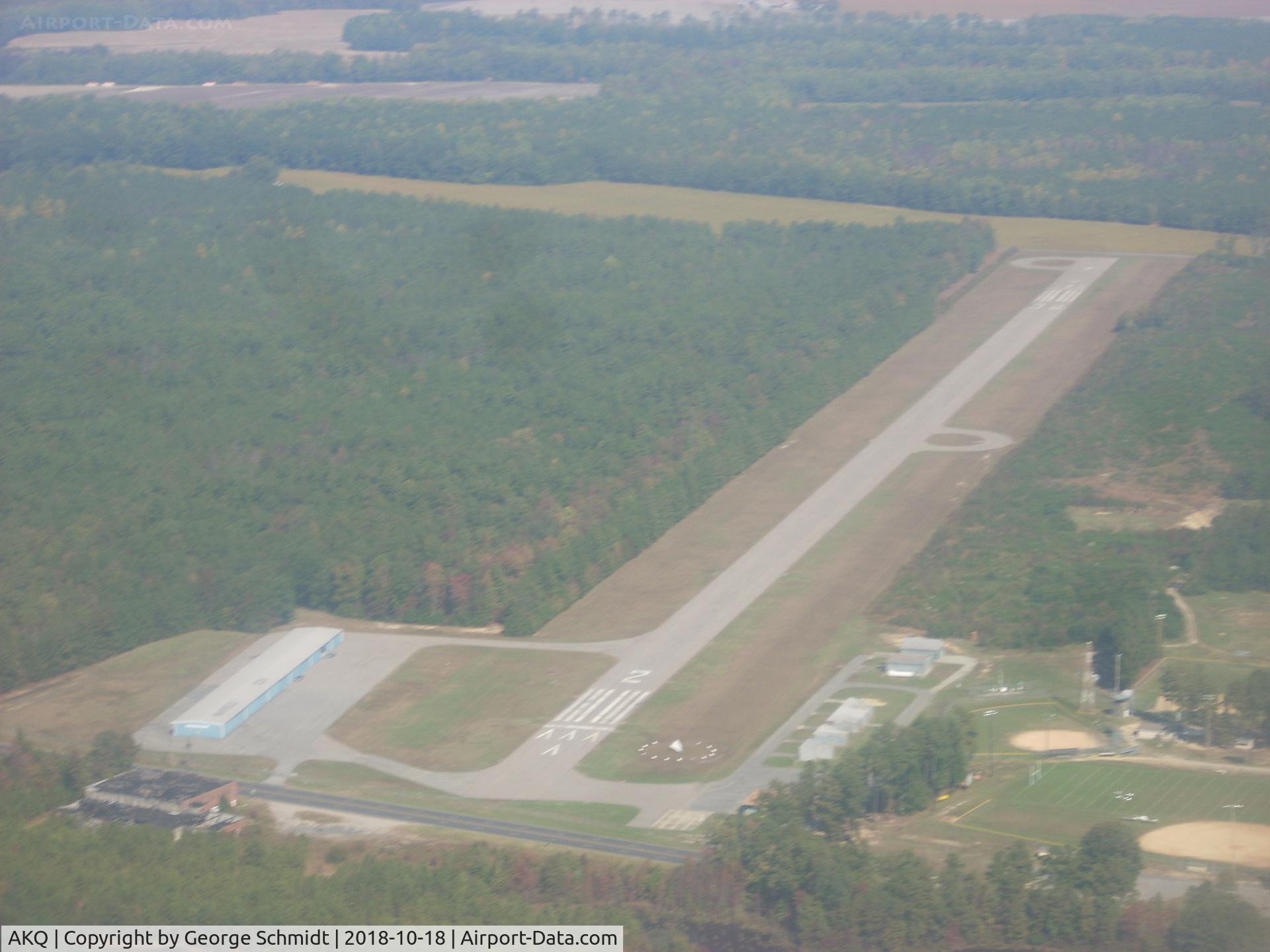 Wakefield Municipal Airport (AKQ) - Looking Northeast