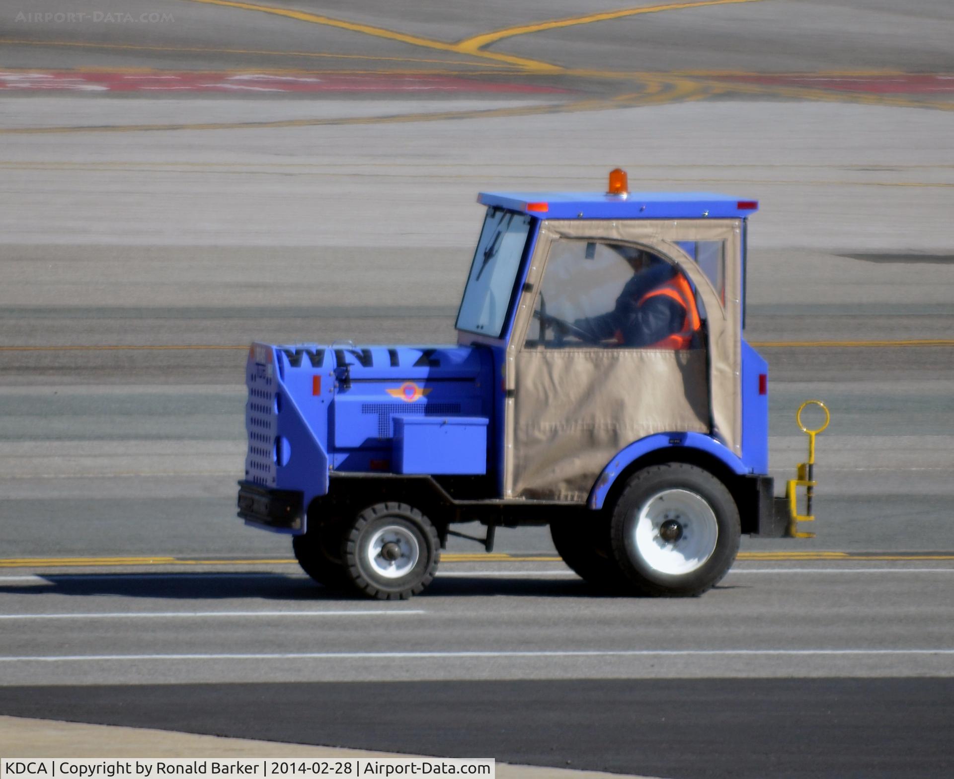 Ronald Reagan Washington National Airport (DCA) - Tug WN 12