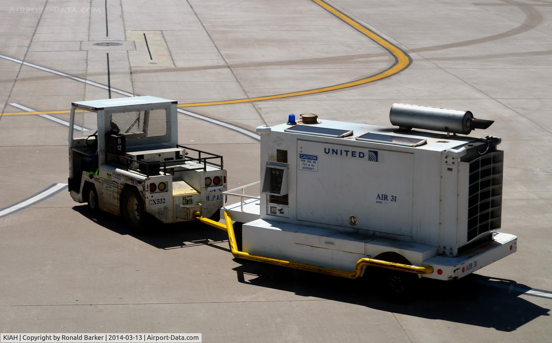 George Bush Intercontinental/houston Airport (IAH) - Tug pulling generator