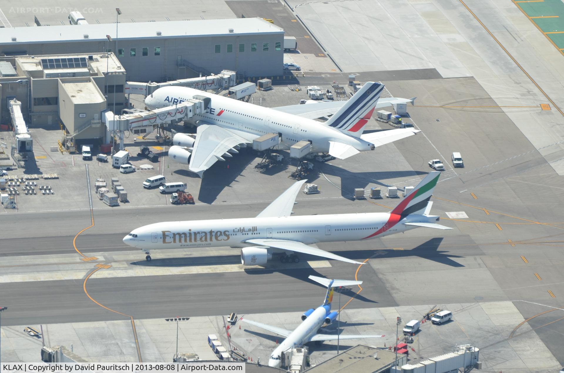 Los Angeles International Airport (LAX) - A380 and Boeing 777