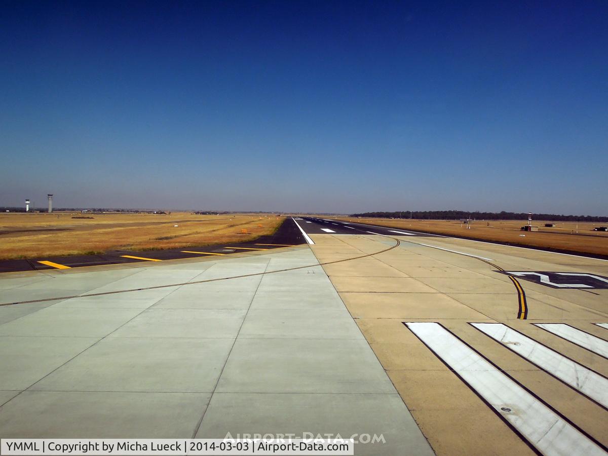 Melbourne International Airport, Tullamarine, Victoria Australia (YMML) - JQ's Dreamliner (VH-VKB) turning onto runway 27