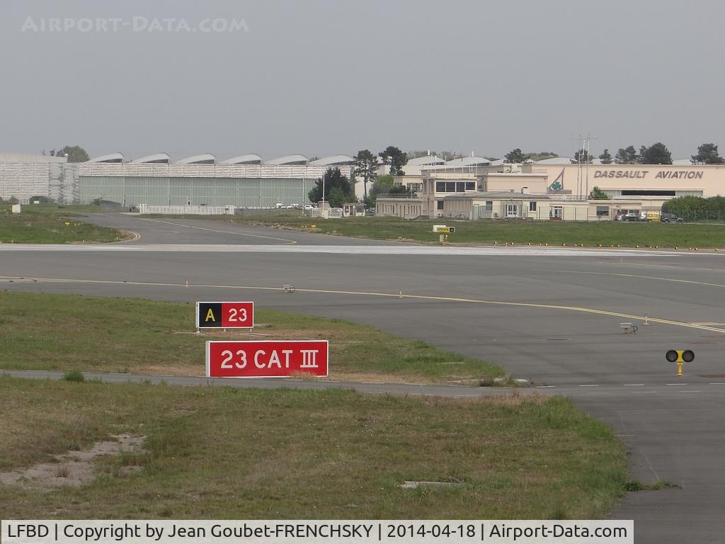 Bordeaux Airport, Merignac Airport France (LFBD) - runway 23