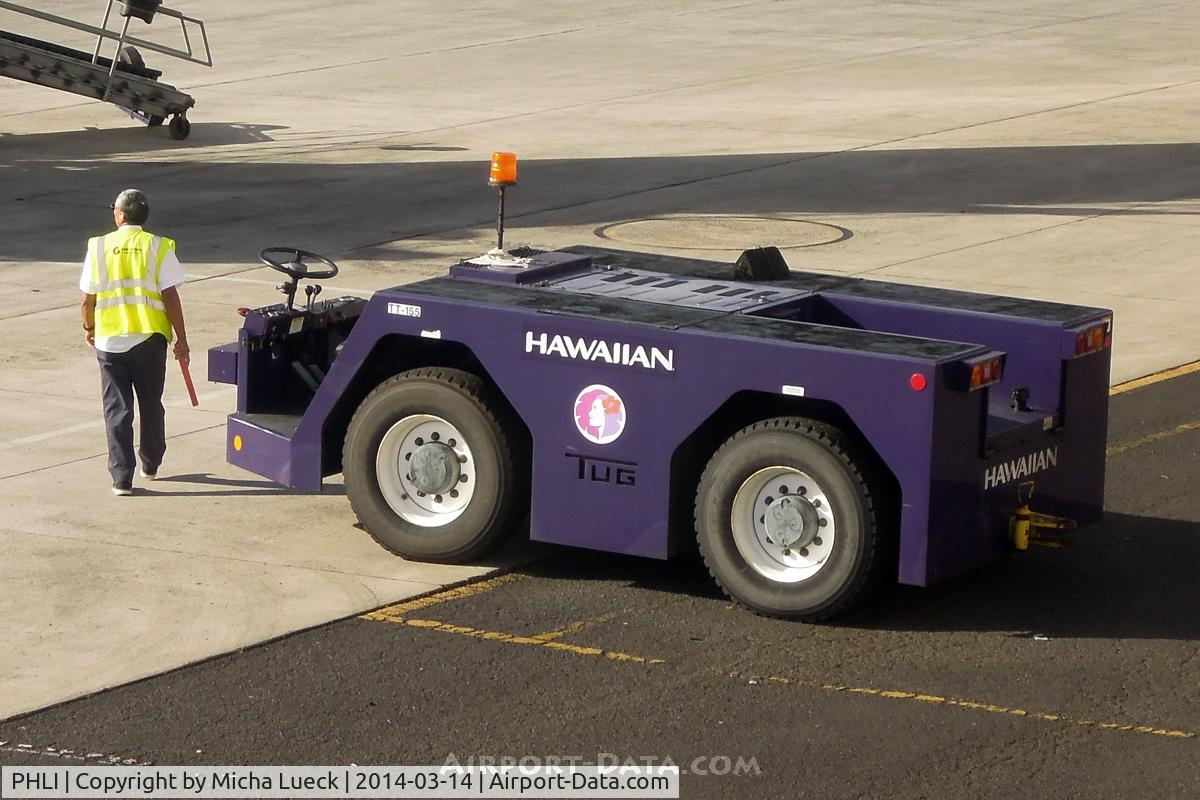 Lihu'e Airport, Lihue, Hawaii United States (PHLI) - Hawaiian Tug