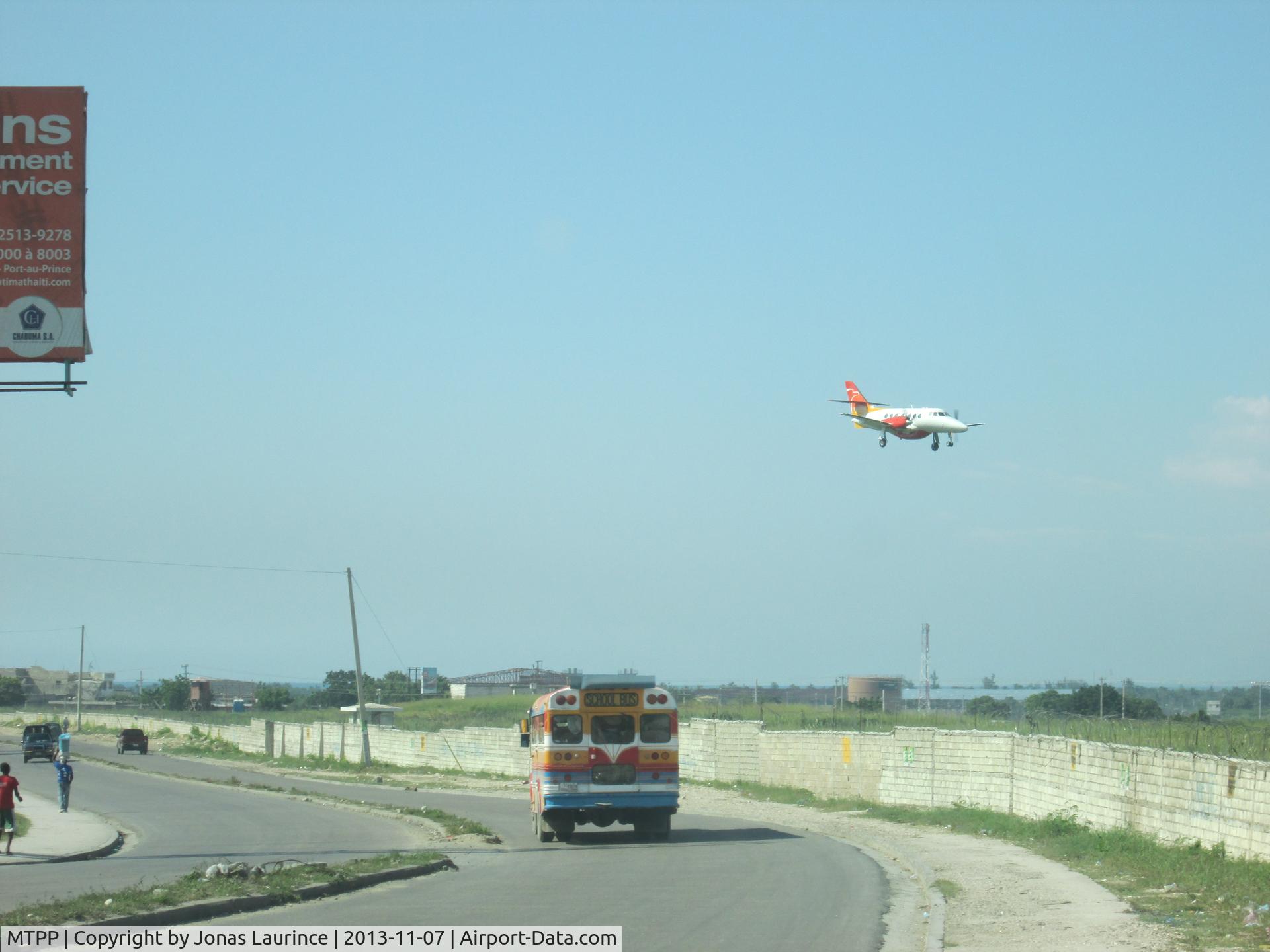 Port-au-Prince International Airport (Toussaint Louverture Int'l), Port-au-Prince Haiti (MTPP) - Sunrise Airways landing at PAP