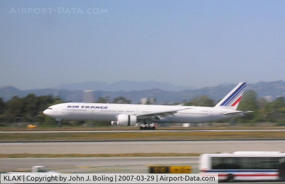 Los Angeles International Airport (LAX) - Air France B-777 arriving LAX