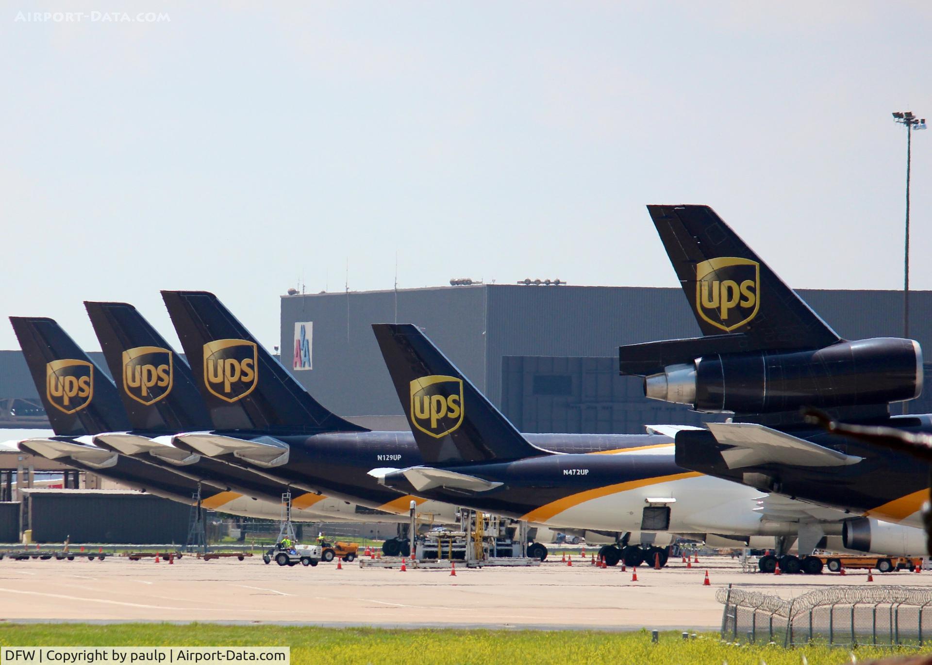 Dallas/fort Worth International Airport (DFW) - UPS ramp at DFW. 