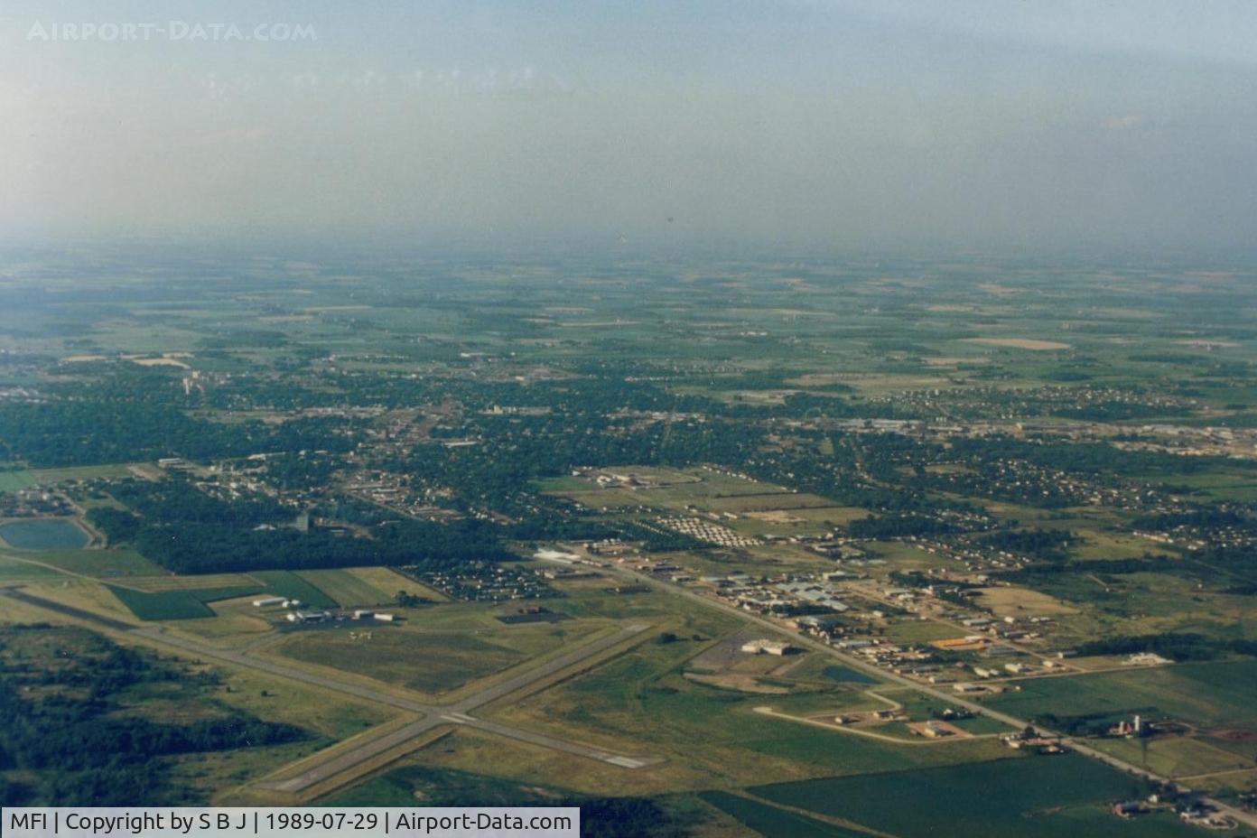 Marshfield Municipal Airport (MFI) - Very nice place to stop. Near town.