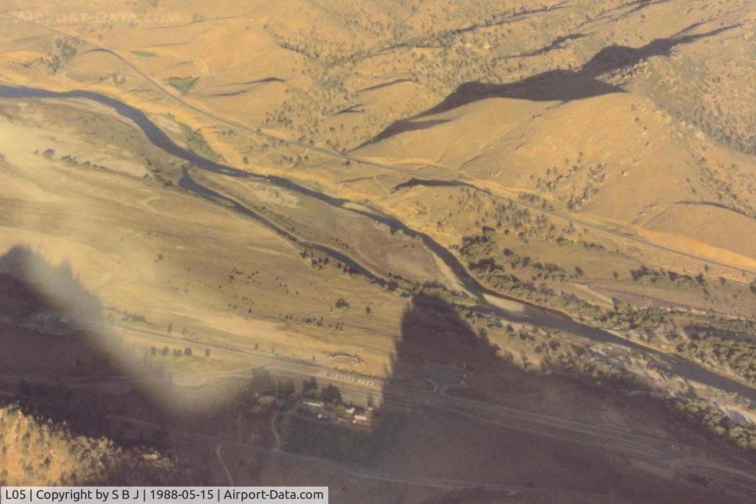 Kern Valley Airport (L05) - Kern Valley looking to the west.You can see river parking on the west side of the runway with a few planes parked there. Unfortunately the river can get low to dry mid to late summer.