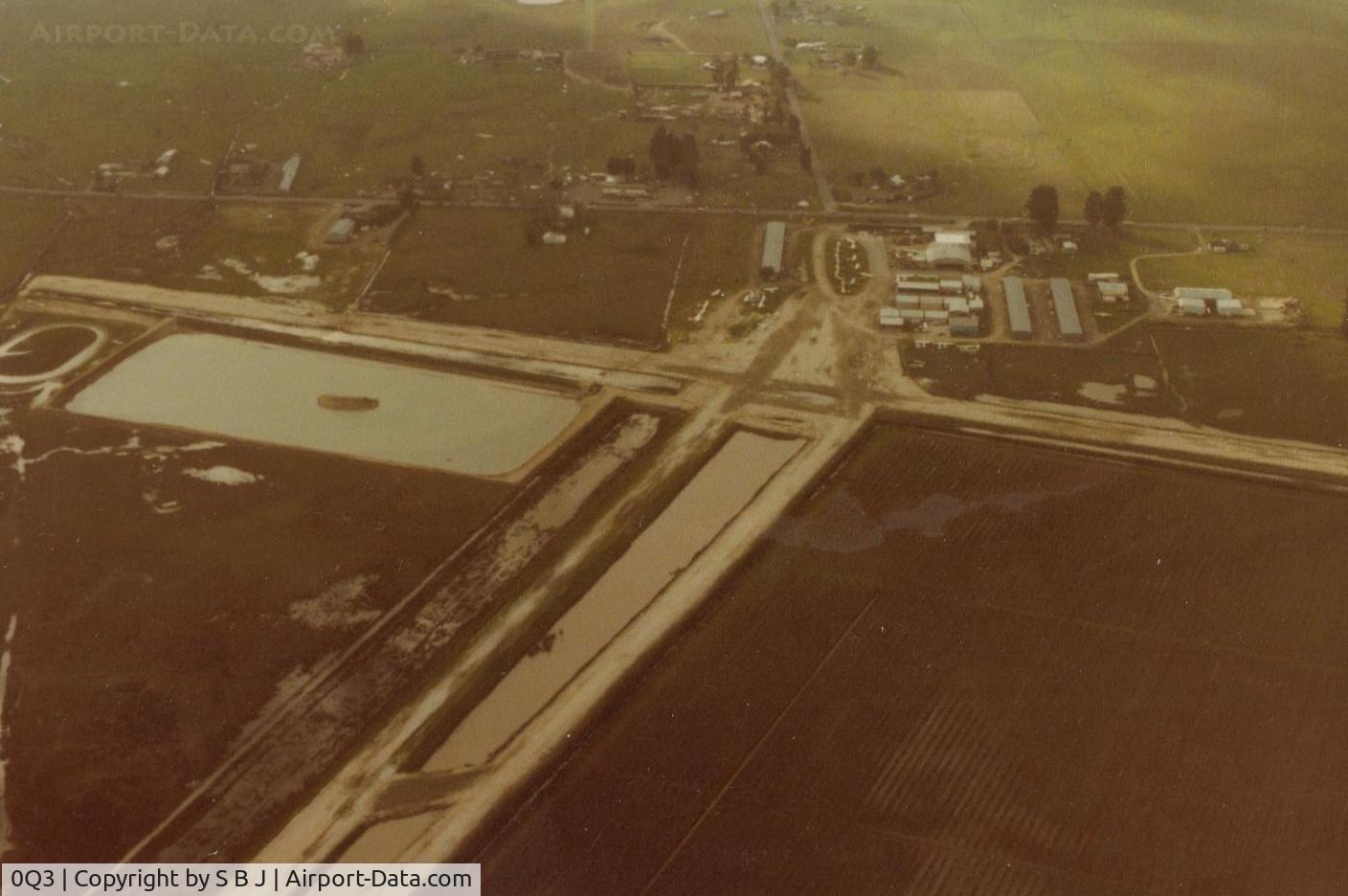 Sonoma Valley Airport (0Q3) - Schellville in early 1984 when it still had the (nice) dirt runways.The water between the runway and taxiway made it very interesting! Was not a good place to groundloop.