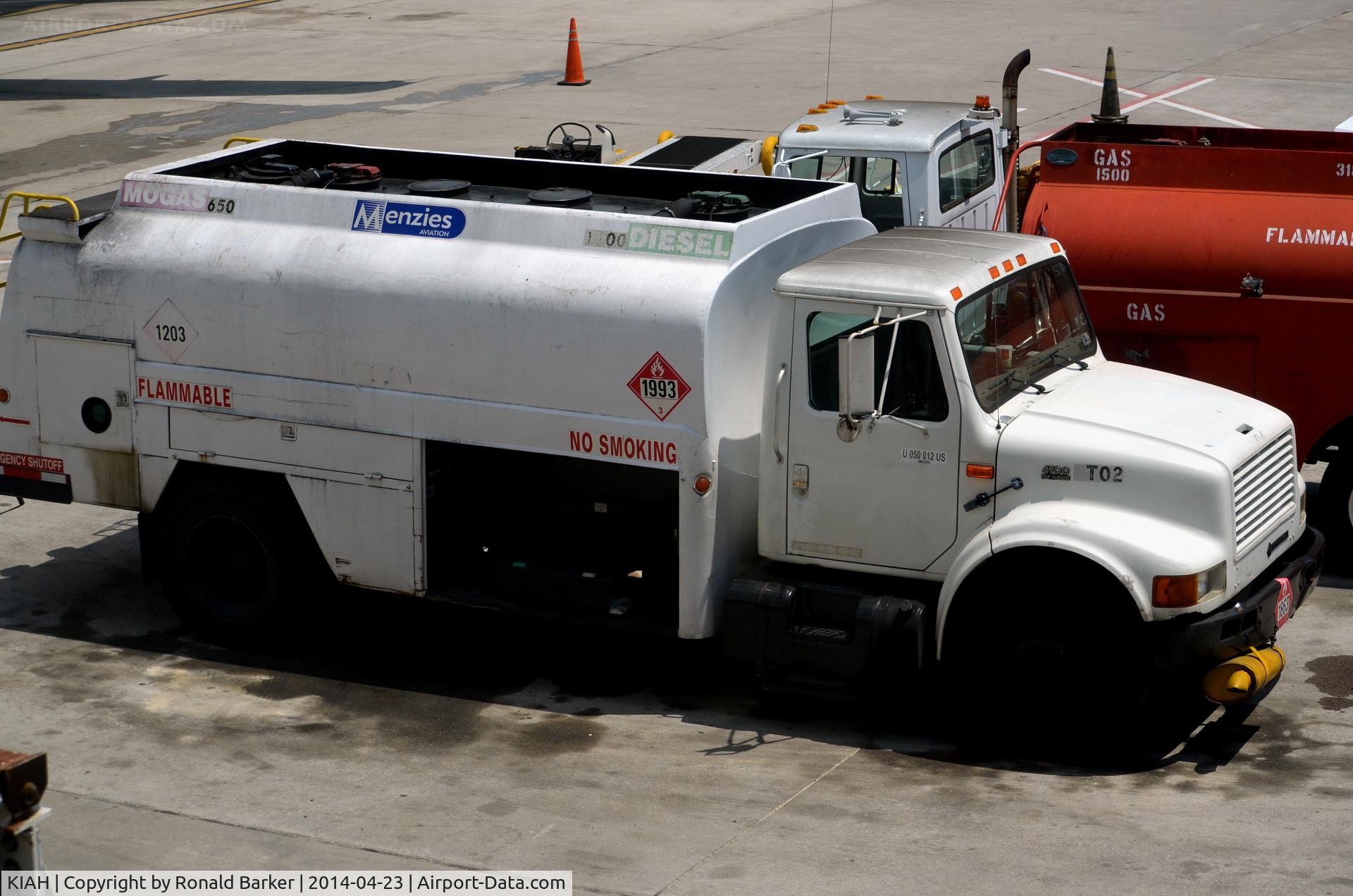 George Bush Intercontinental/houston Airport (IAH) - Diesel fuel truck, Houston
