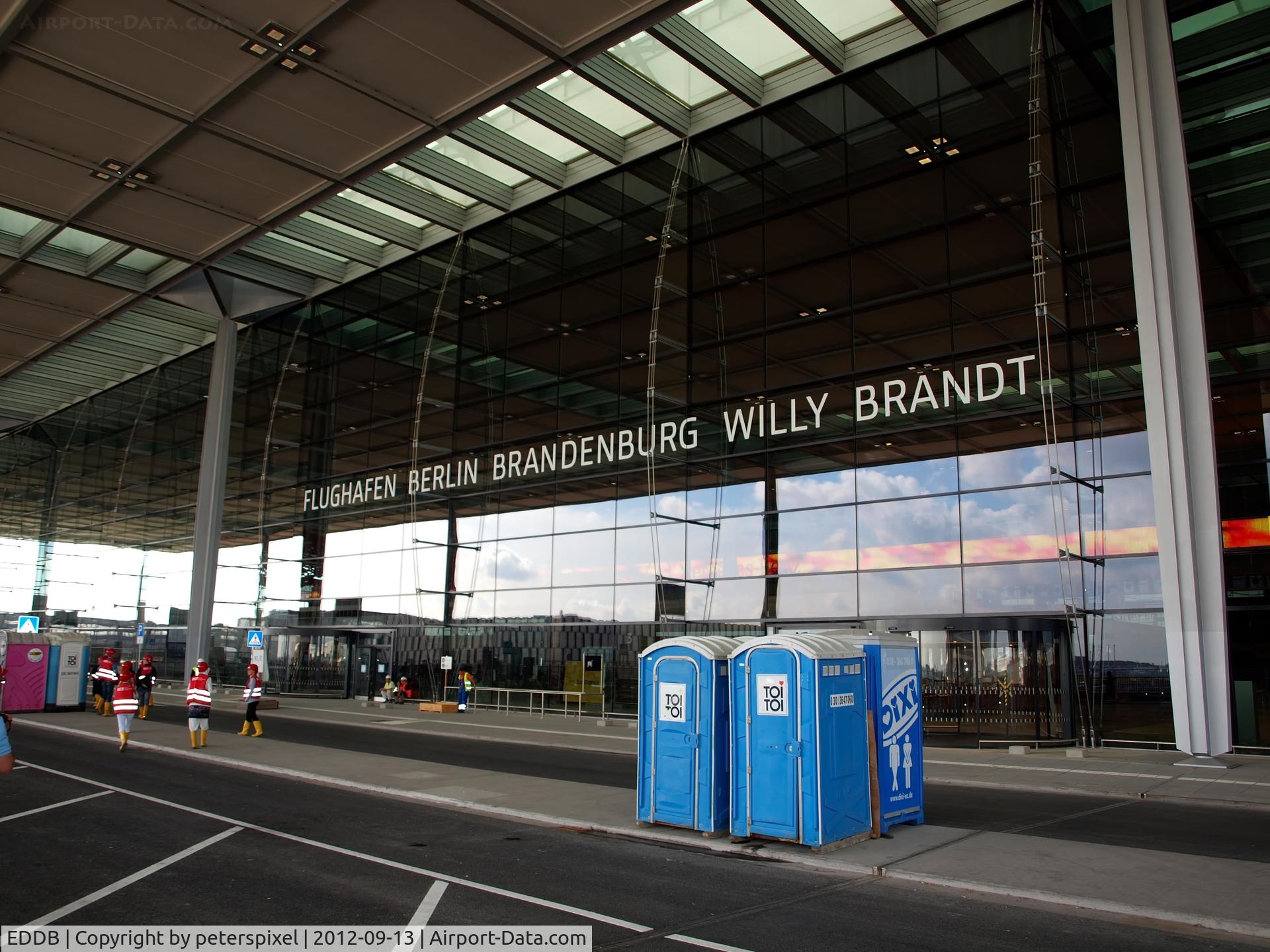 Berlin Brandenburg International Airport, Berlin Germany (EDDB) - Rundgang durch den Flughafen Berlin- Brandenburg (tour of Berlin- Brandenburg Airport)