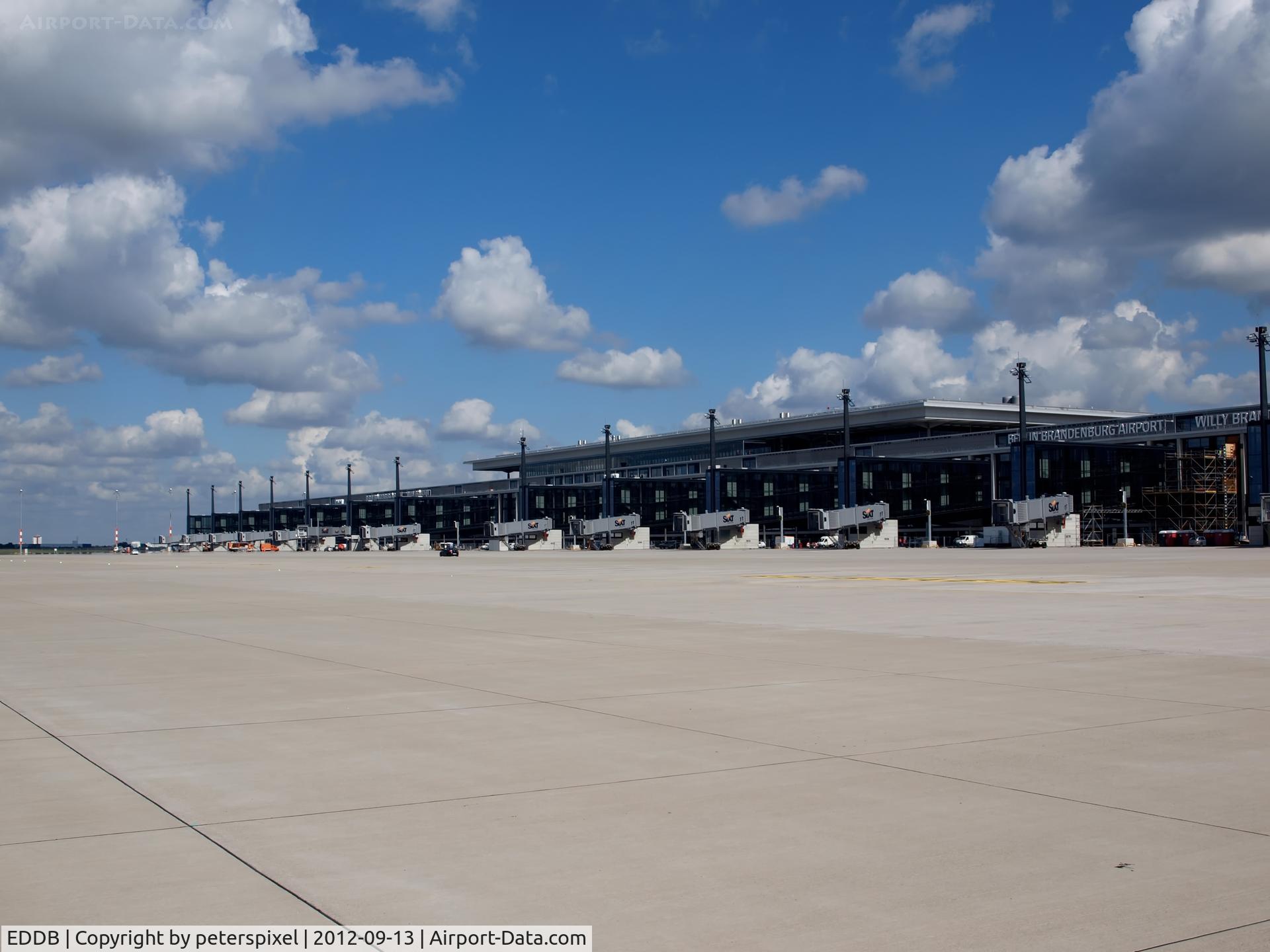 Berlin Brandenburg International Airport, Berlin Germany (EDDB) - Rundgang durch den Flughafen Berlin- Brandenburg (tour of Berlin- Brandenburg Airport)