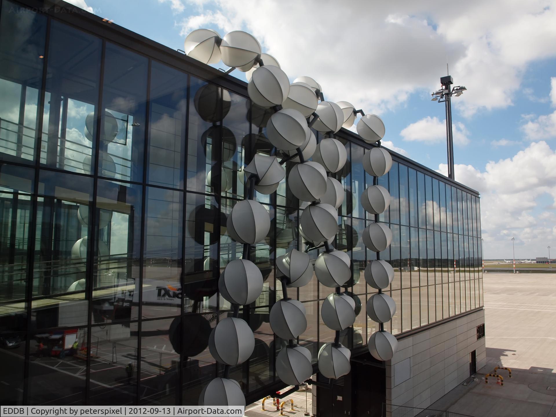 Berlin Brandenburg International Airport, Berlin Germany (EDDB) - Rundgang durch den Flughafen Berlin- Brandenburg (tour of Berlin- Brandenburg Airport)