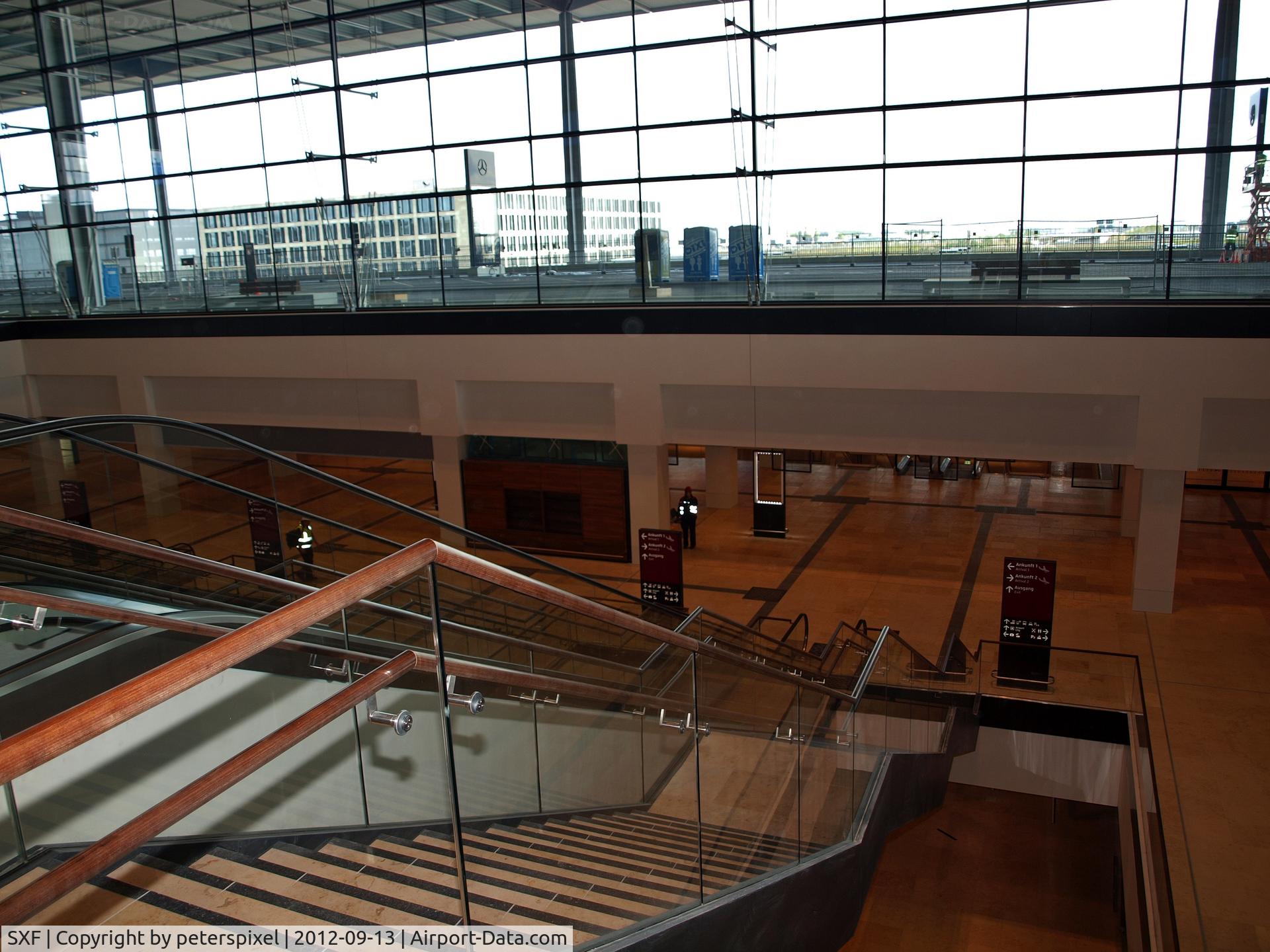 Berlin Brandenburg International Airport, Berlin Germany (SXF) - Rundgang durch den Flughafen Berlin- Brandenburg