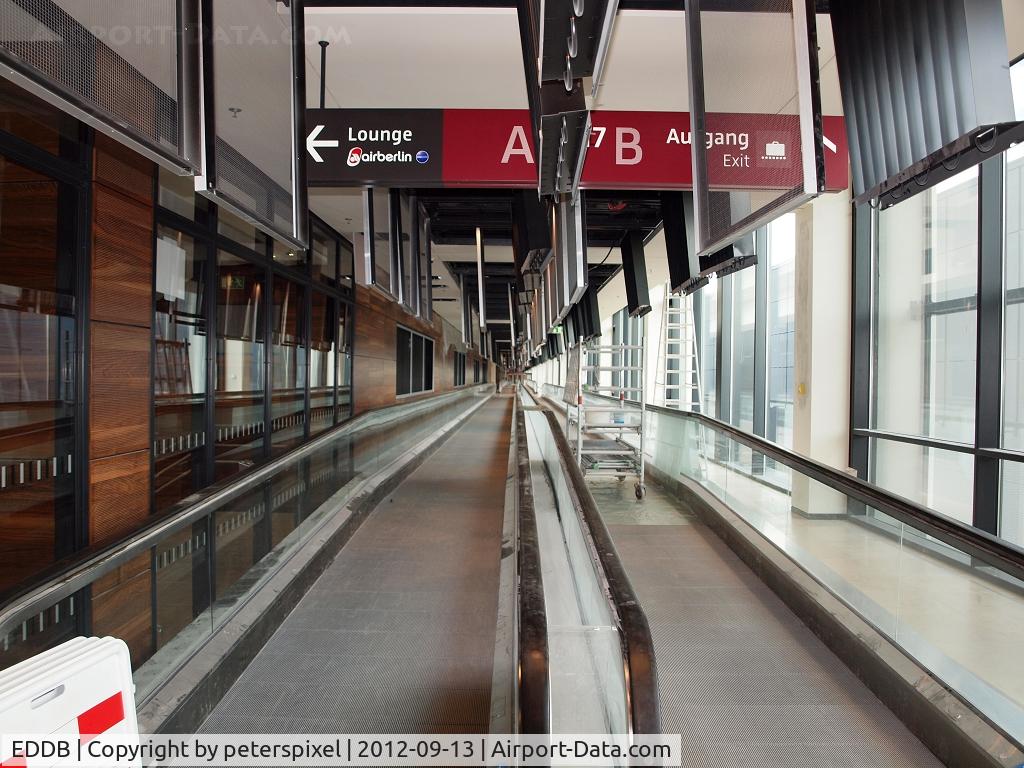 Berlin Brandenburg International Airport, Berlin Germany (EDDB) - Rundgang durch den Flughafen Berlin- Brandenburg