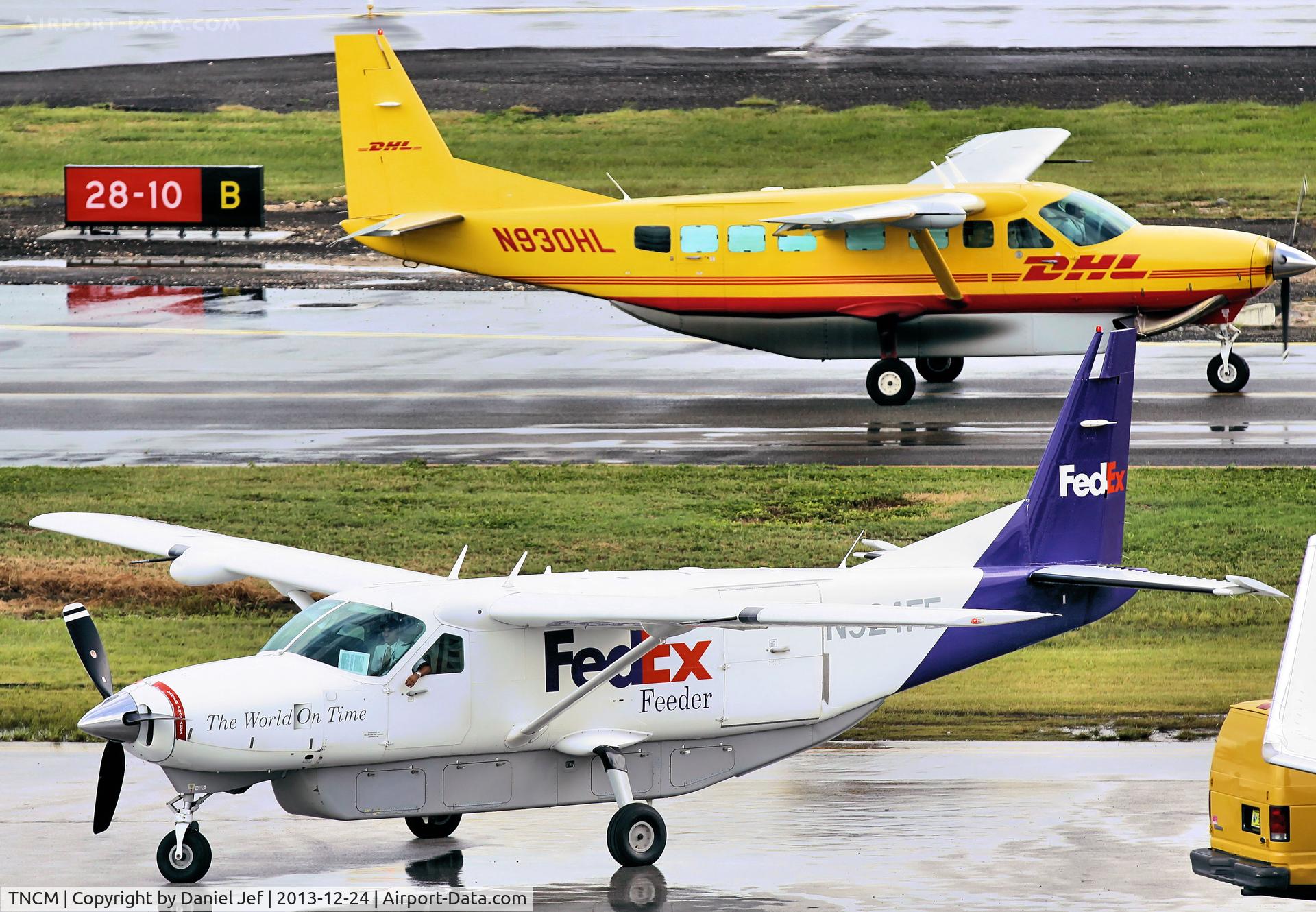 Princess Juliana International Airport, Philipsburg, Sint Maarten Netherlands Antilles (TNCM) - Cargo time at TNCM